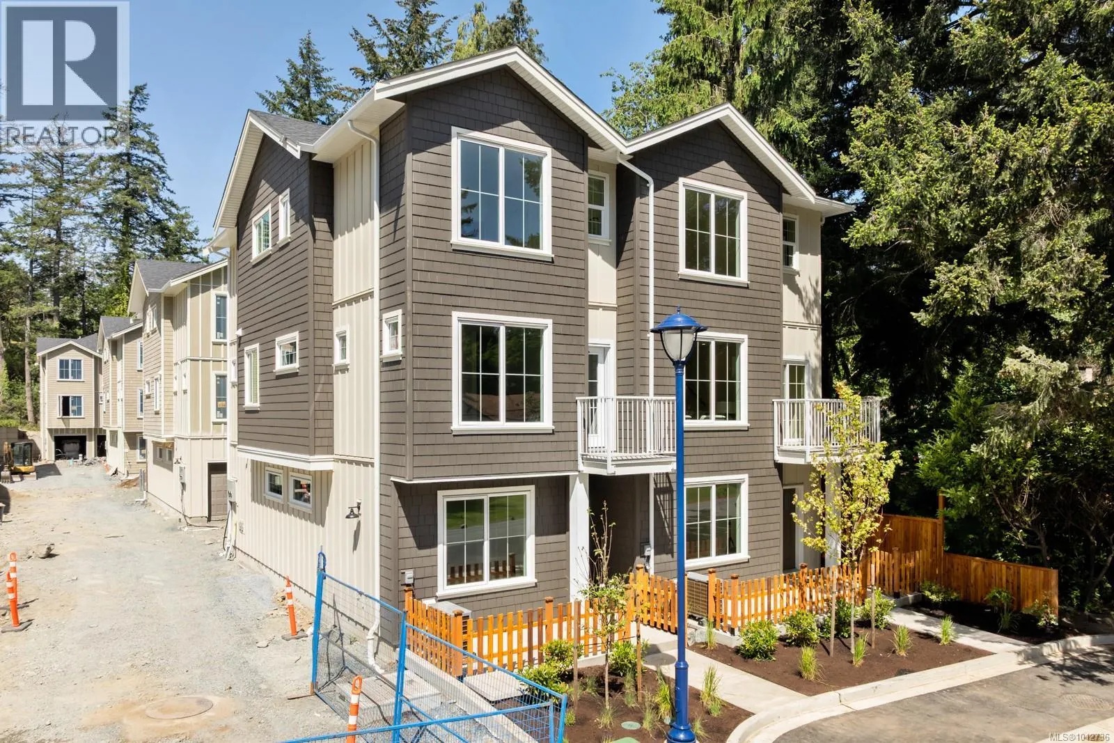 6 2770 Vantilburg Cres