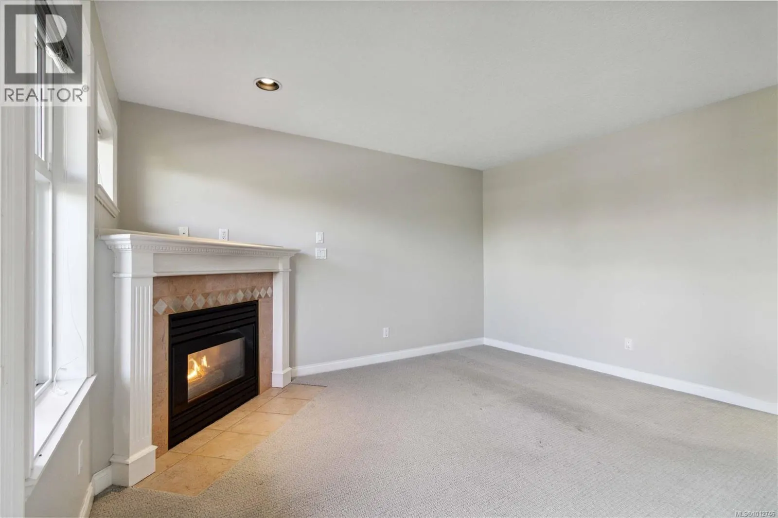406 1580 Christmas Ave