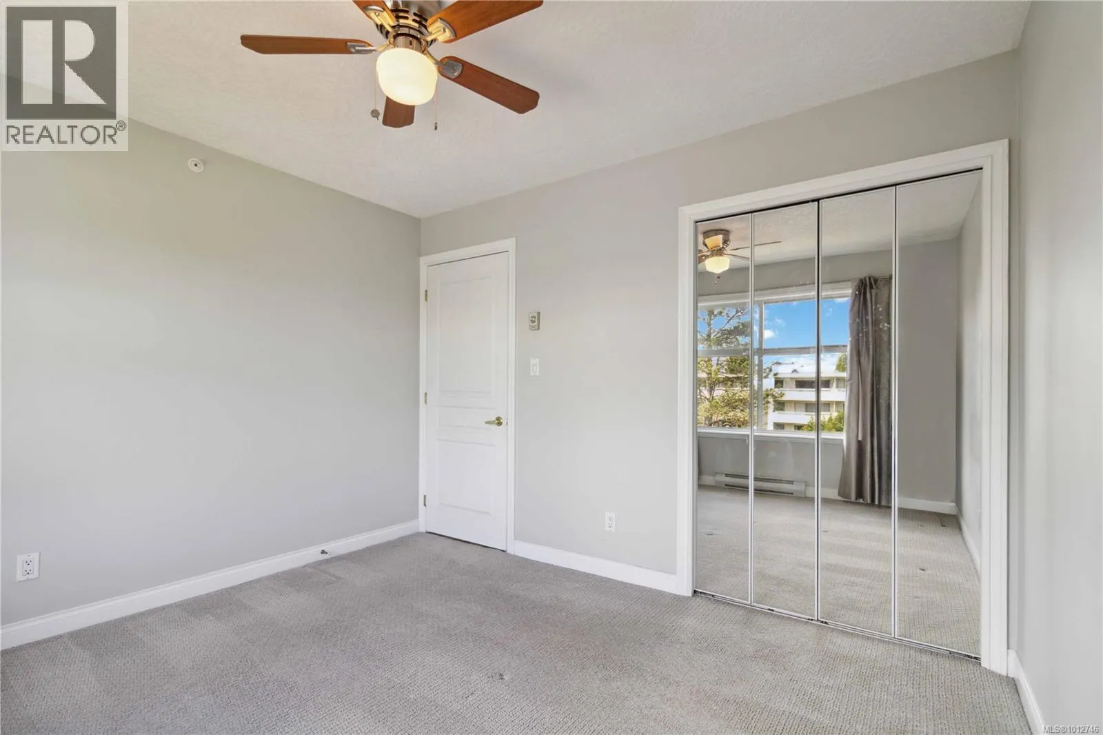 406 1580 Christmas Ave