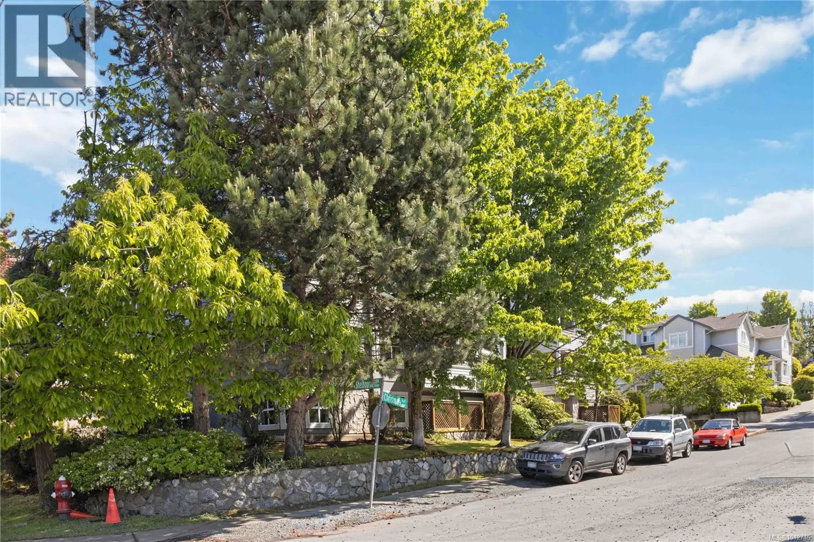 406 1580 Christmas Ave