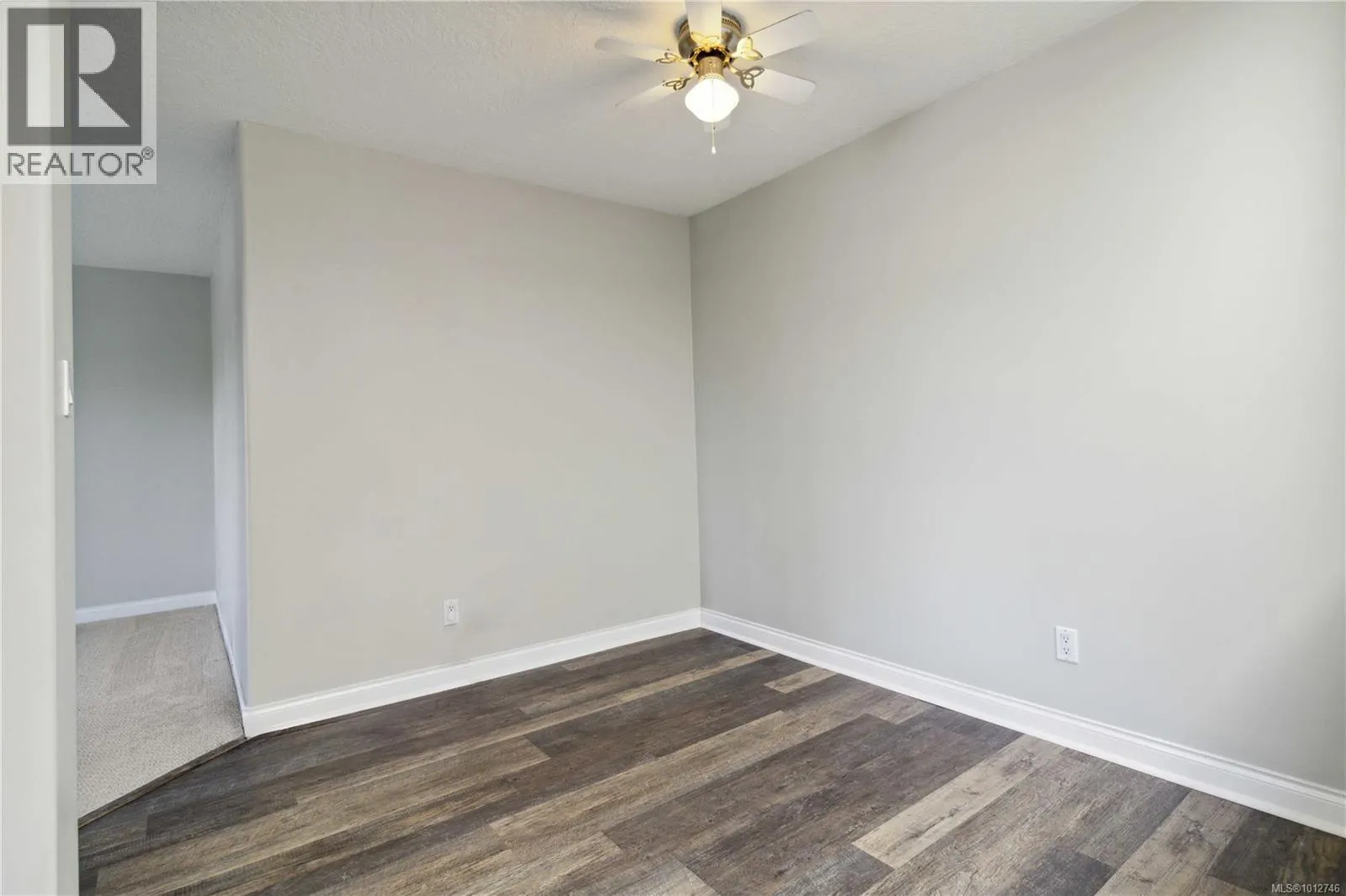 406 1580 Christmas Ave