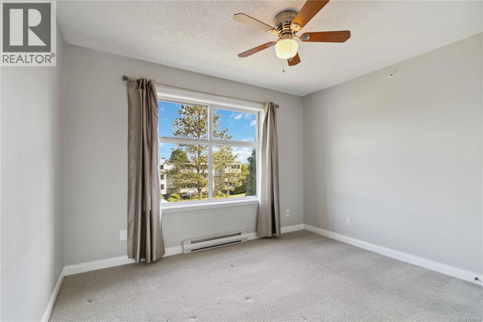 406 1580 Christmas Ave