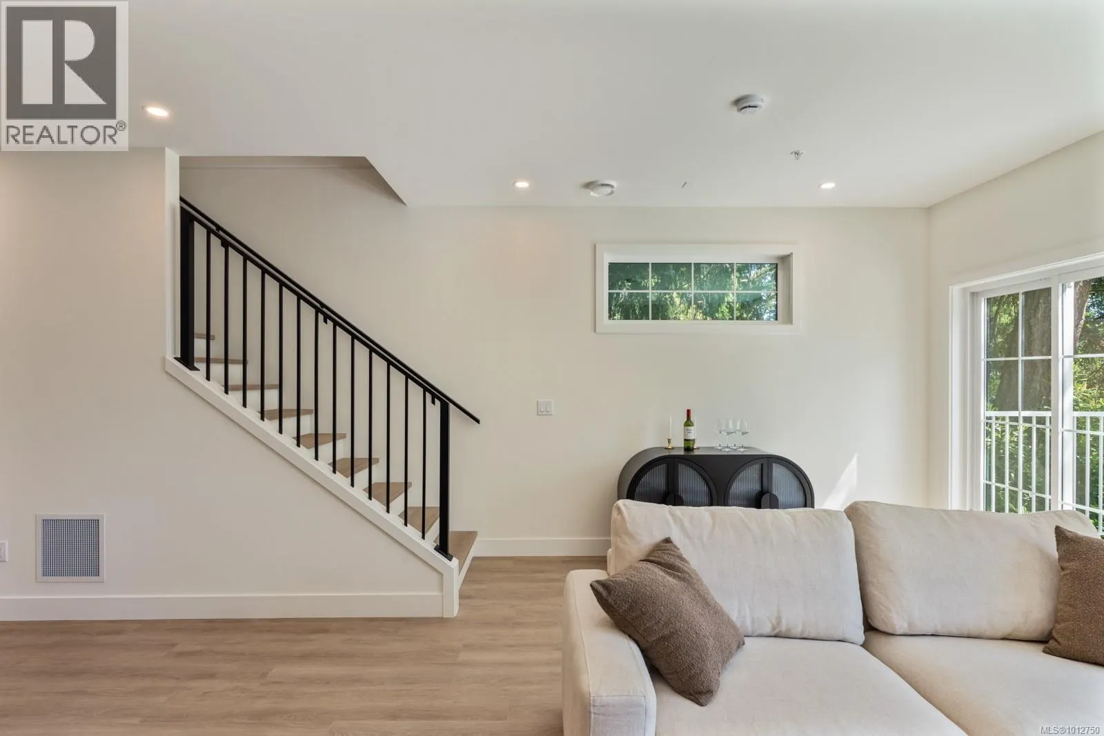 8 2770 Vantilburg Cres