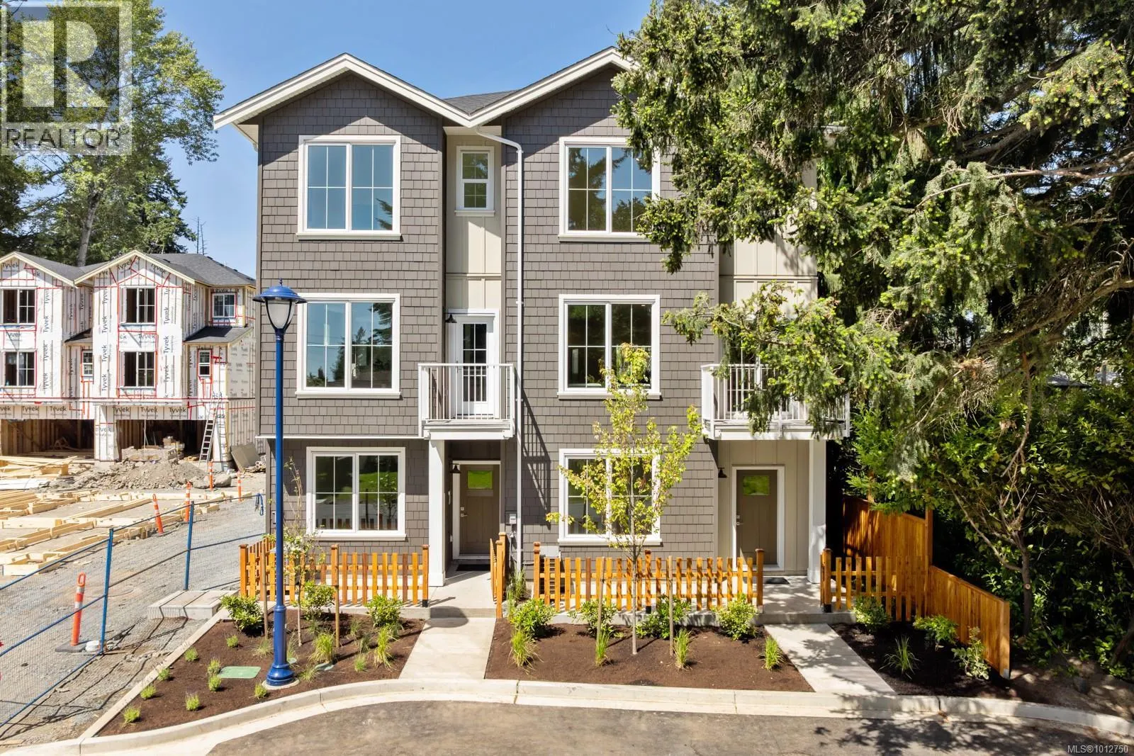 8 2770 Vantilburg Cres