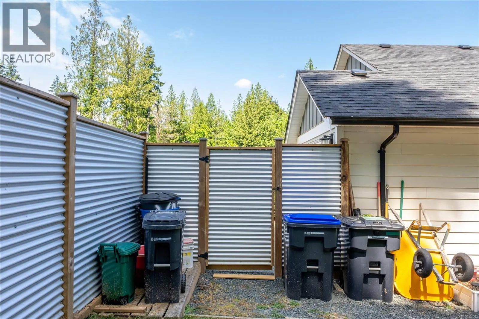 B 2709 Bickle St