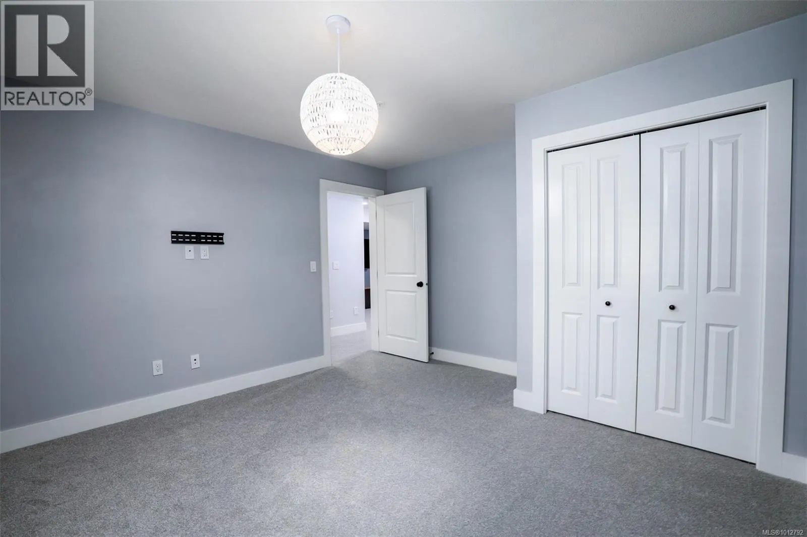101 6209 Lexington Pl