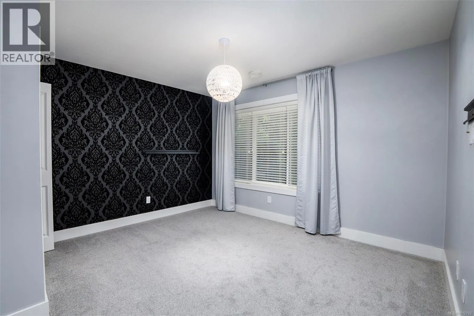 101 6209 Lexington Pl