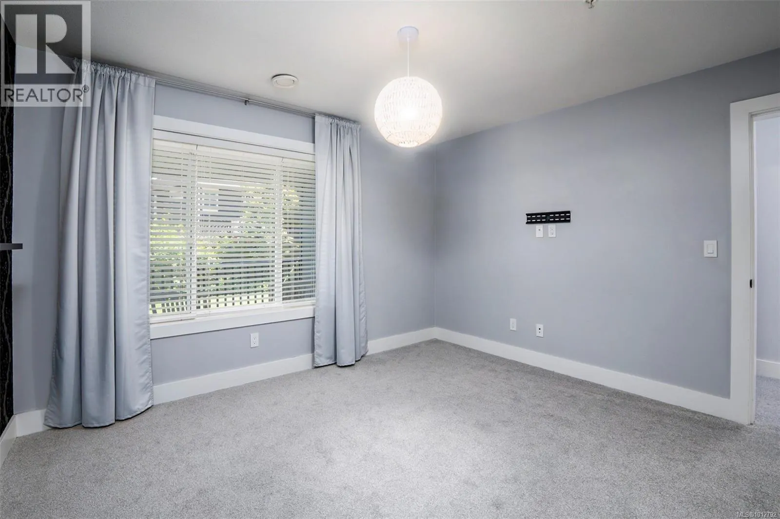101 6209 Lexington Pl