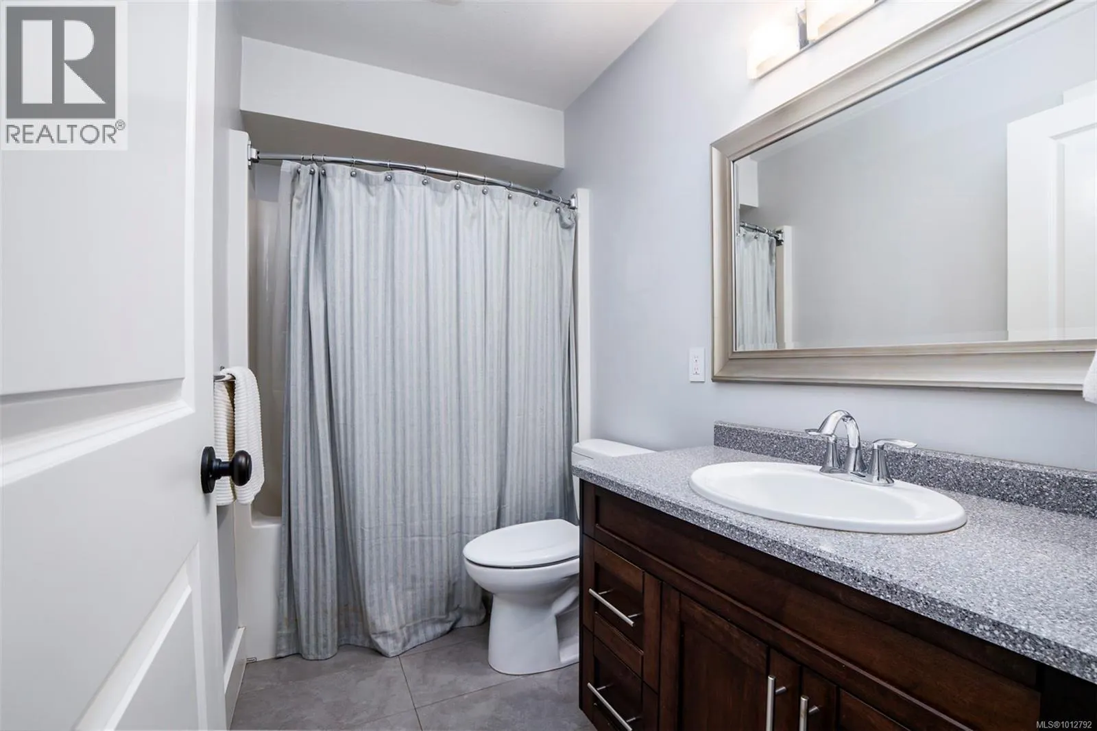101 6209 Lexington Pl