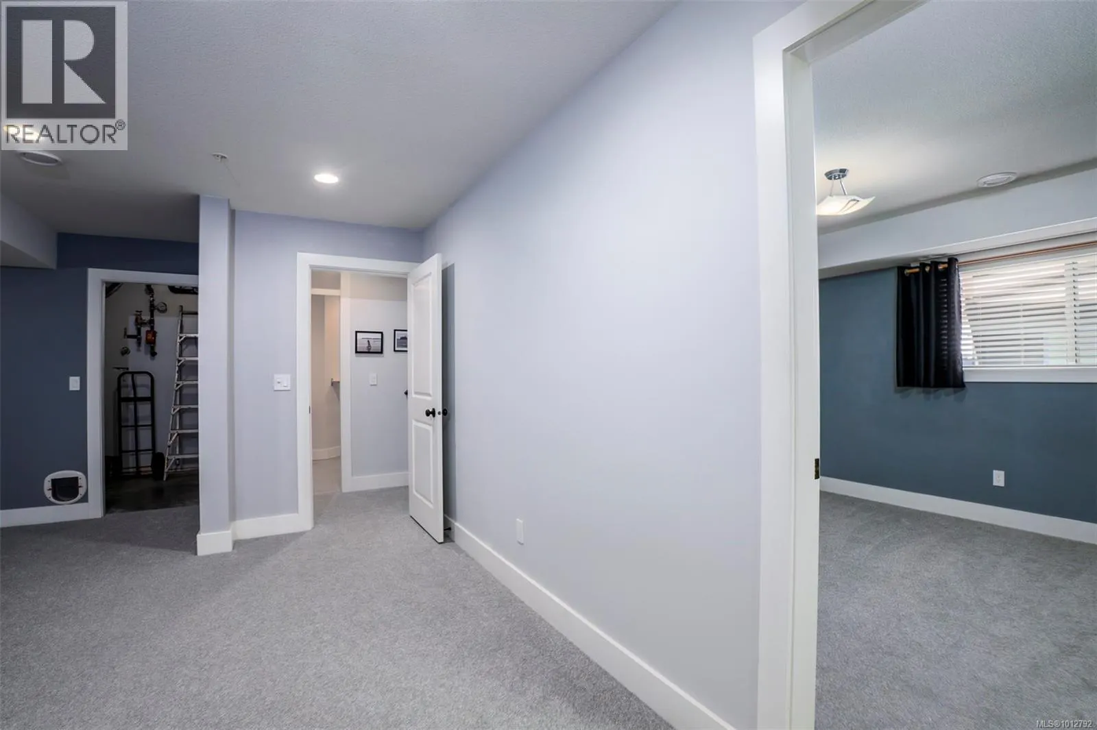 101 6209 Lexington Pl