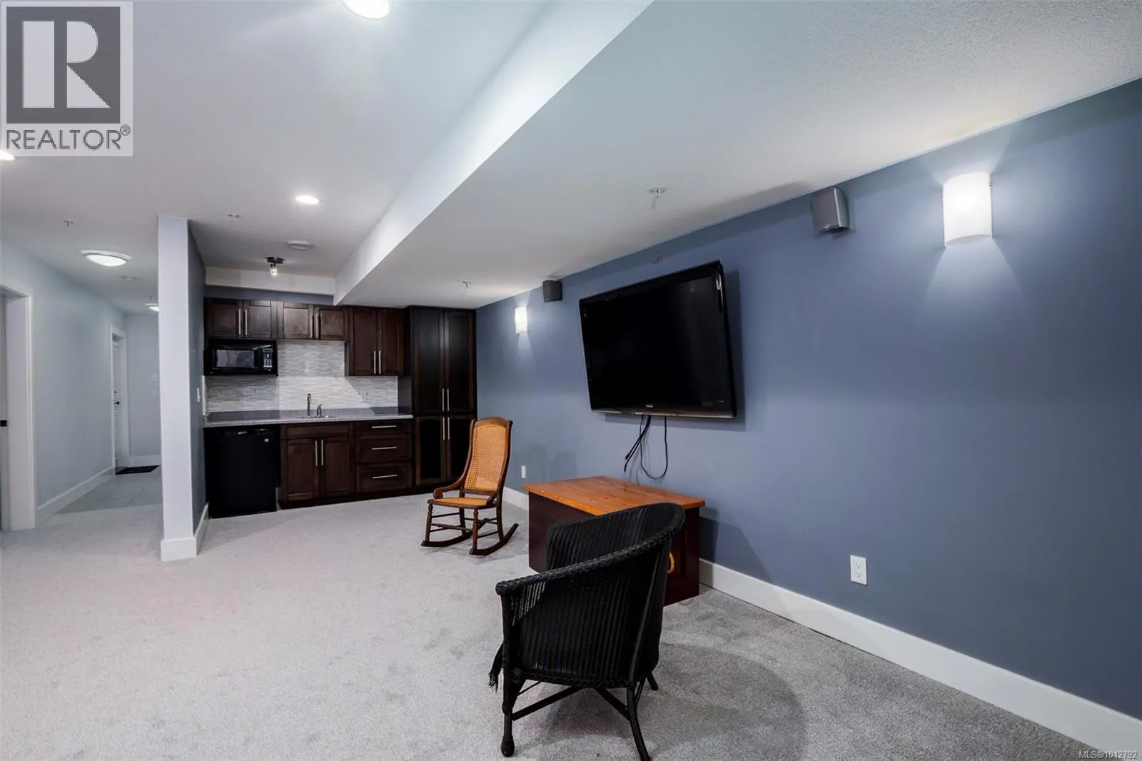 101 6209 Lexington Pl