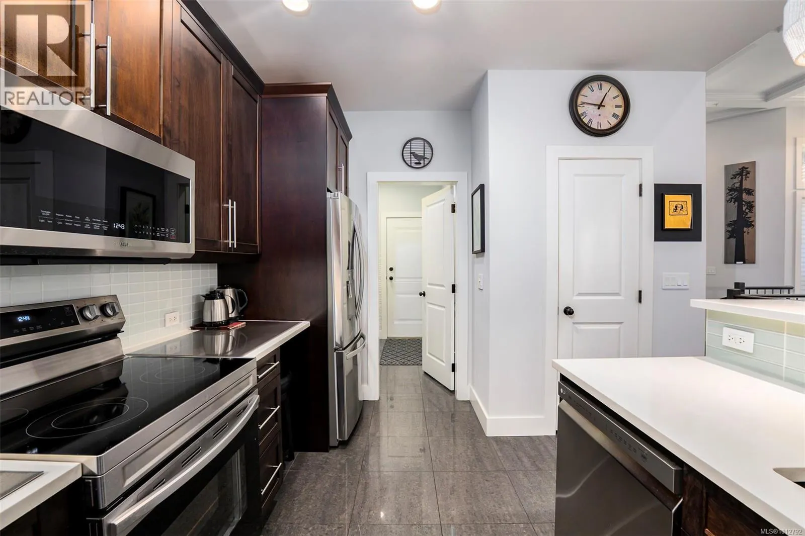 101 6209 Lexington Pl