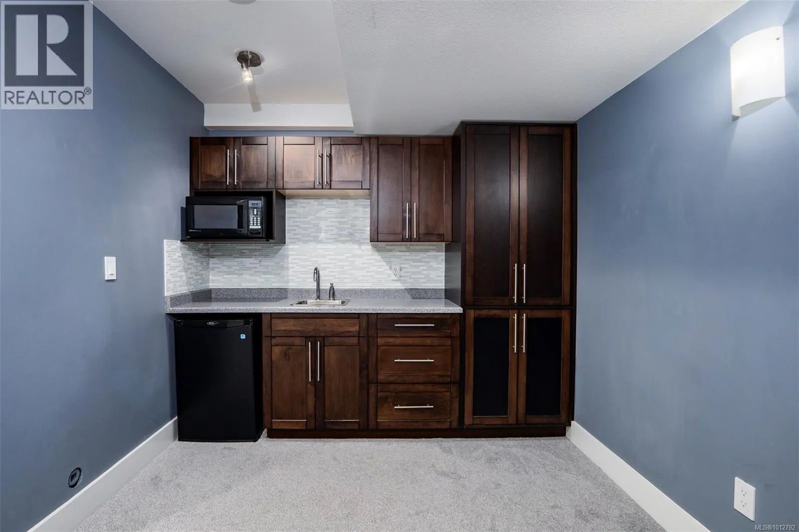 101 6209 Lexington Pl