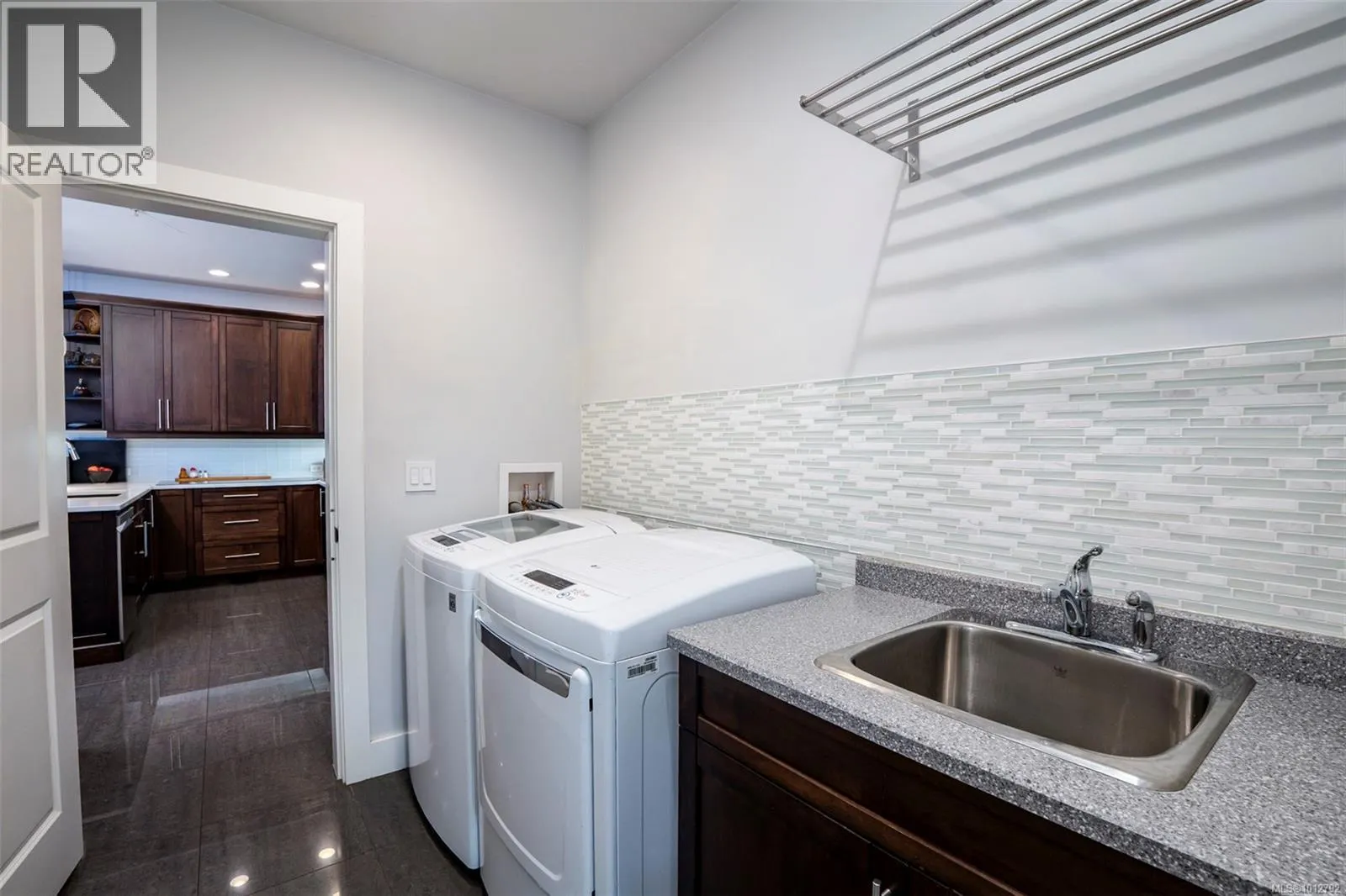 101 6209 Lexington Pl