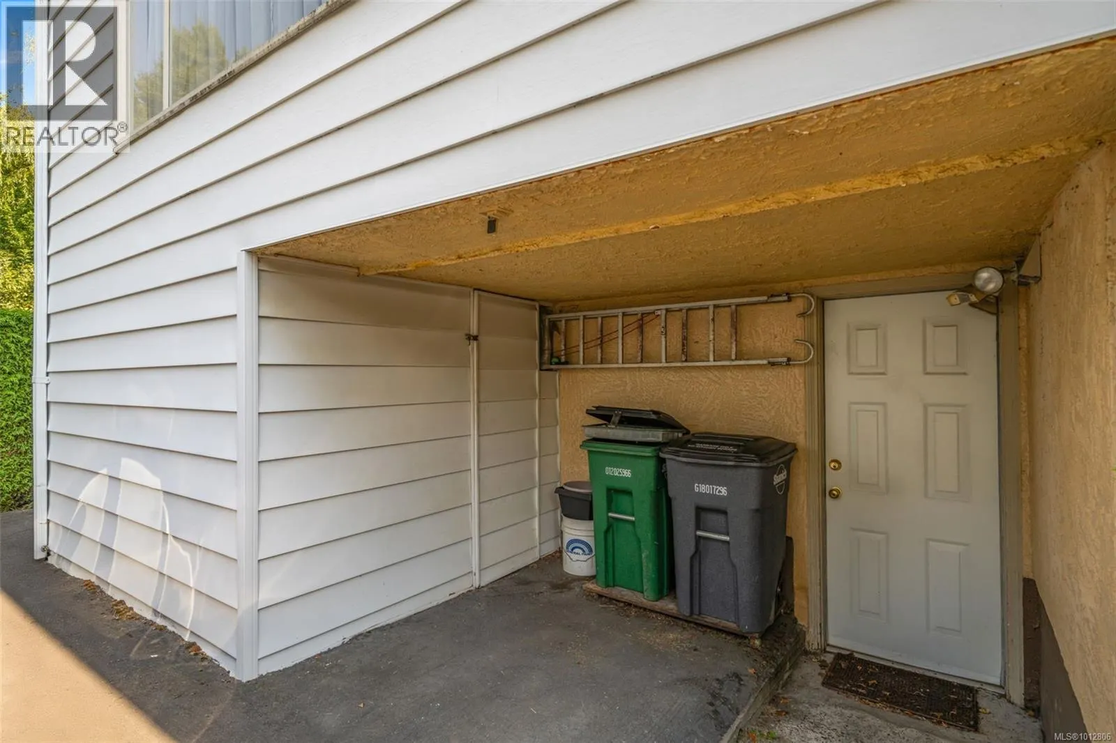 1924 Allenby St