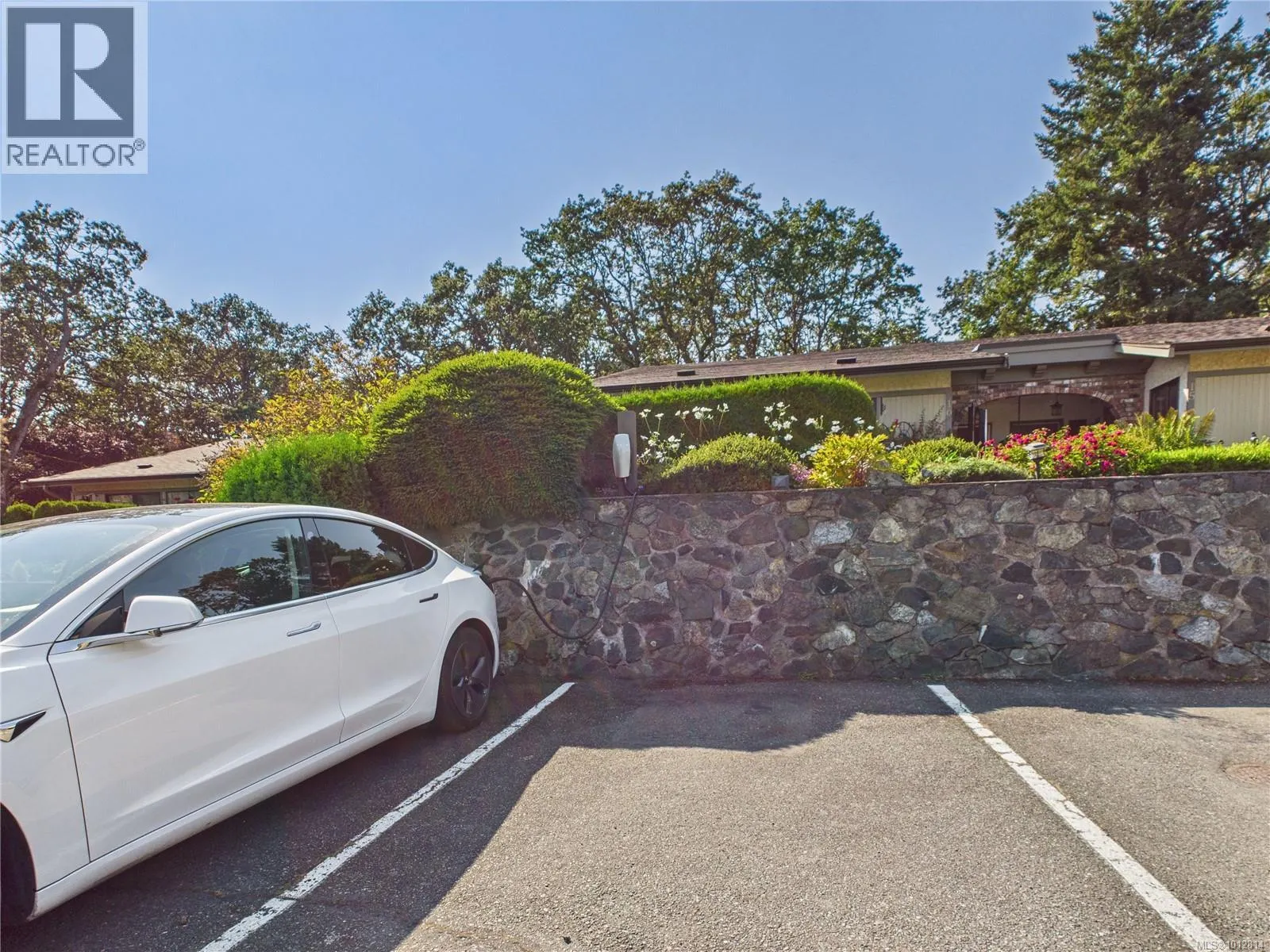 16 3968 Cedar Hill Rd