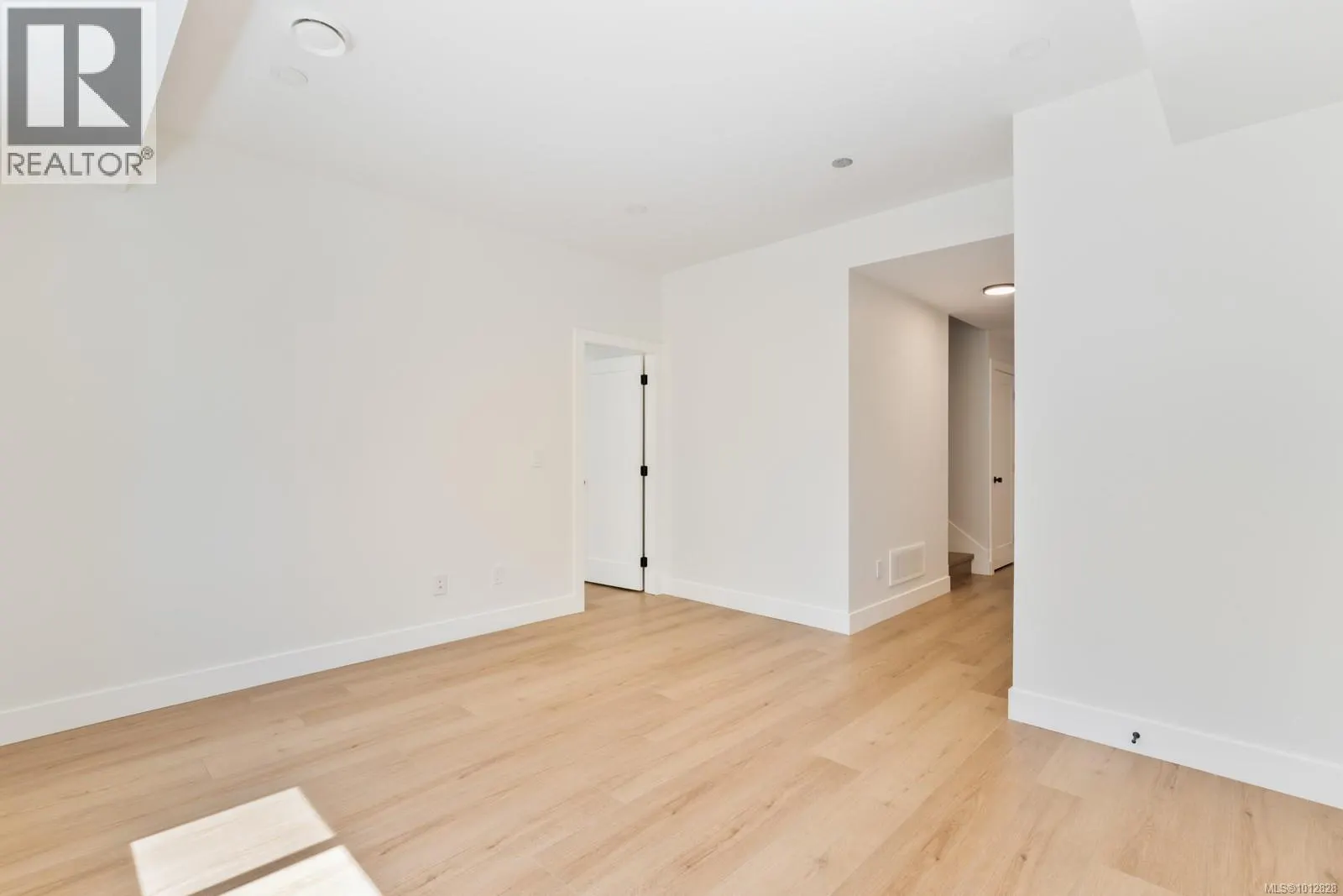 552 Belford Pl