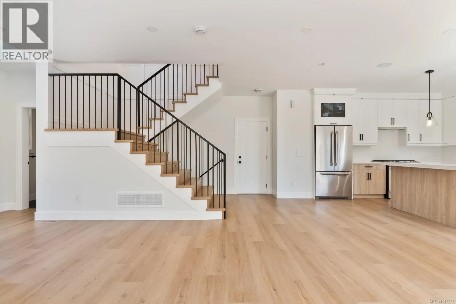 552 Belford Pl