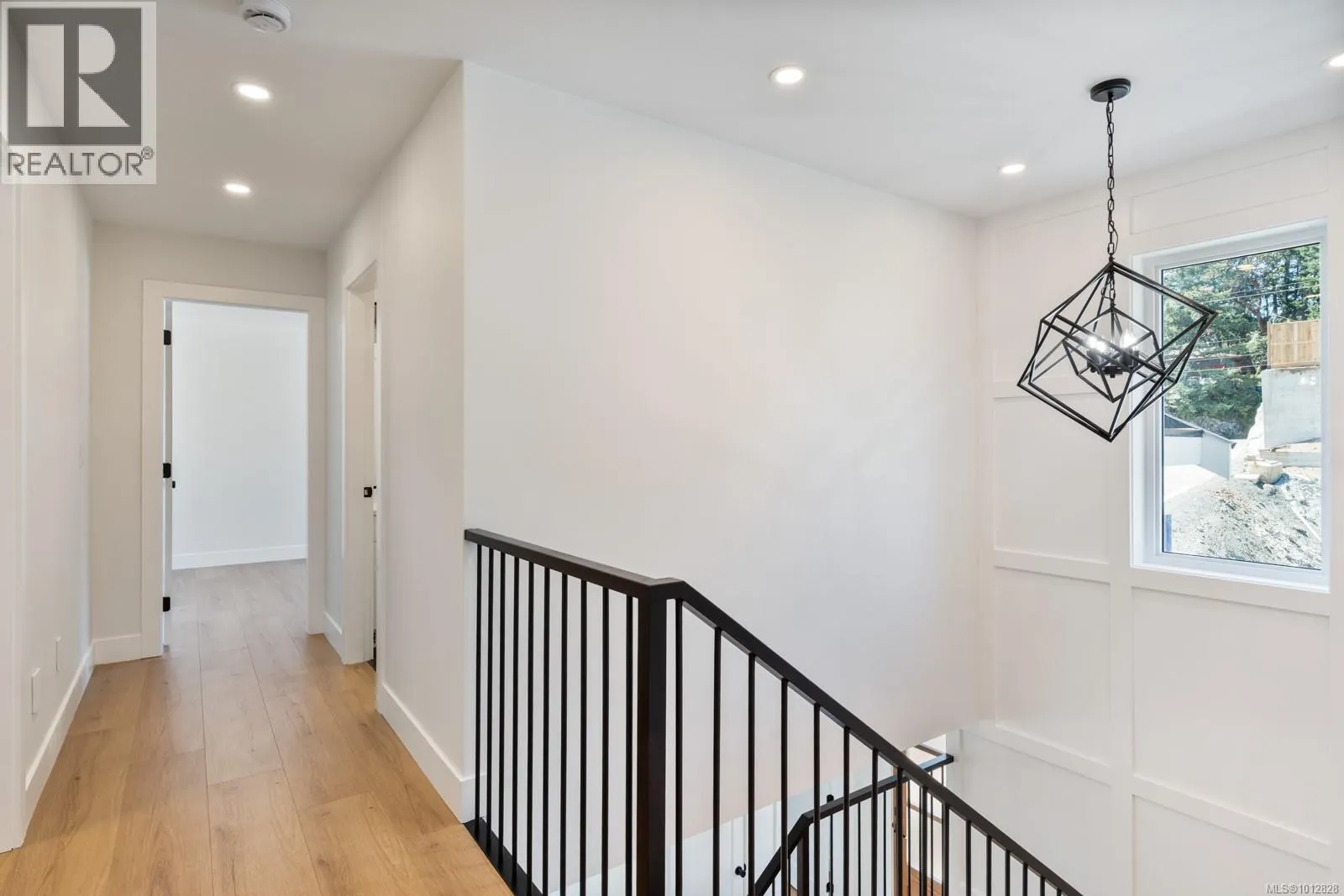 552 Belford Pl