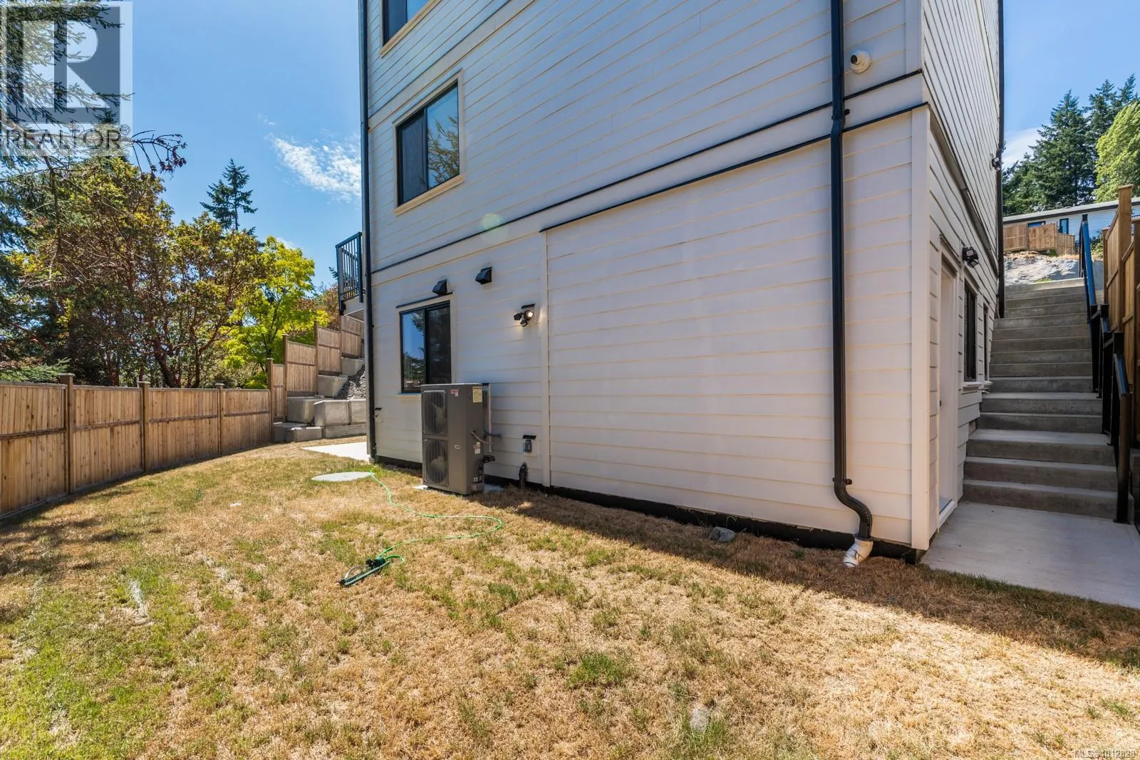 552 Belford Pl