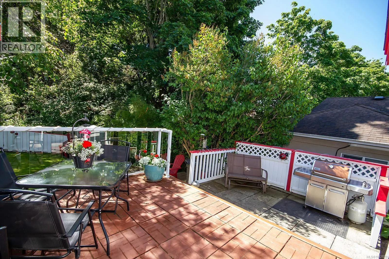 2 709 Luscombe Pl