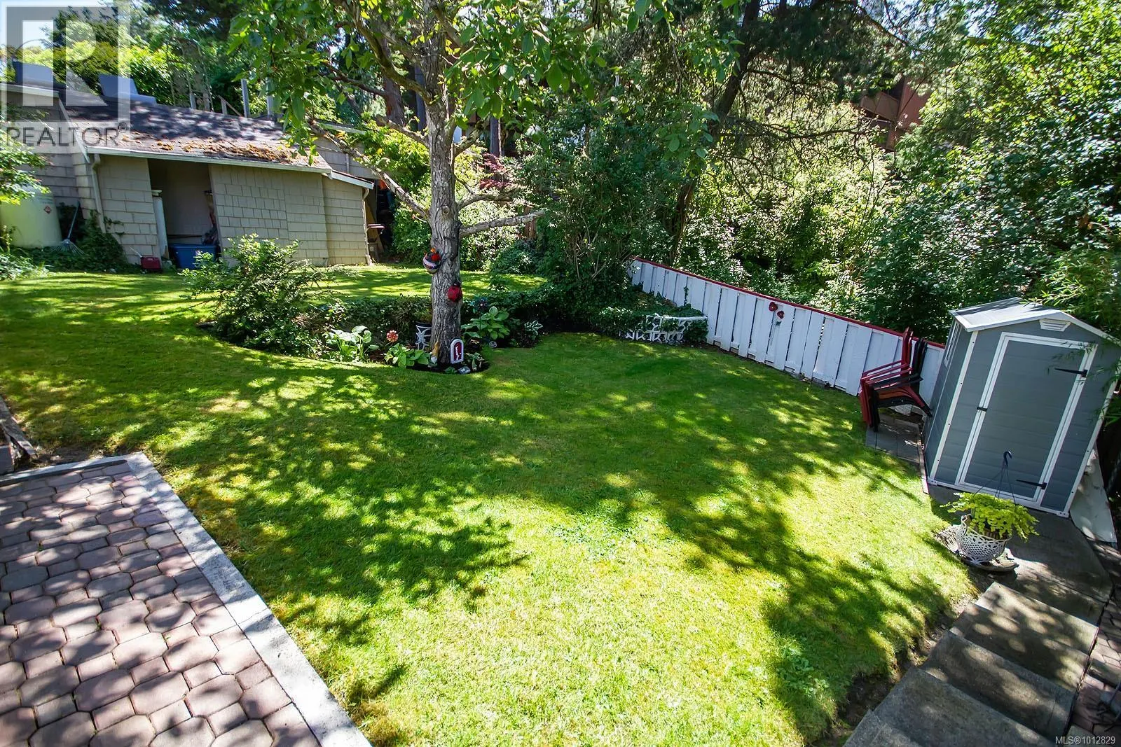 2 709 Luscombe Pl