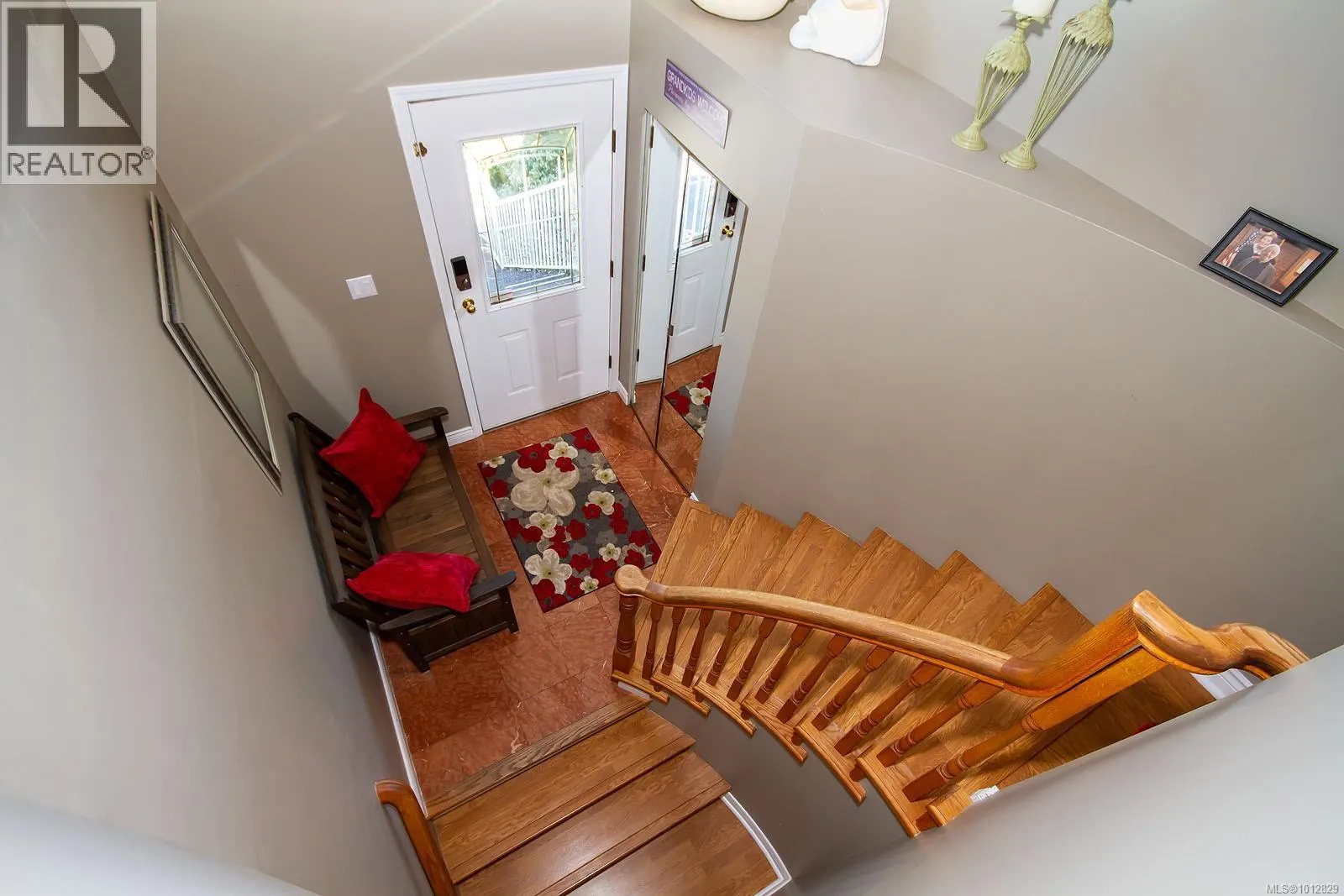 2 709 Luscombe Pl