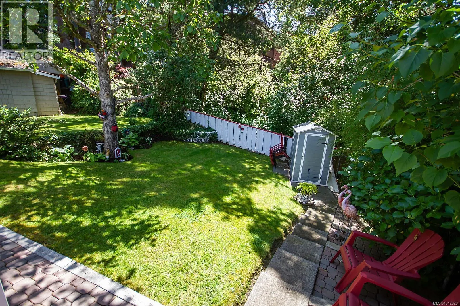 2 709 Luscombe Pl