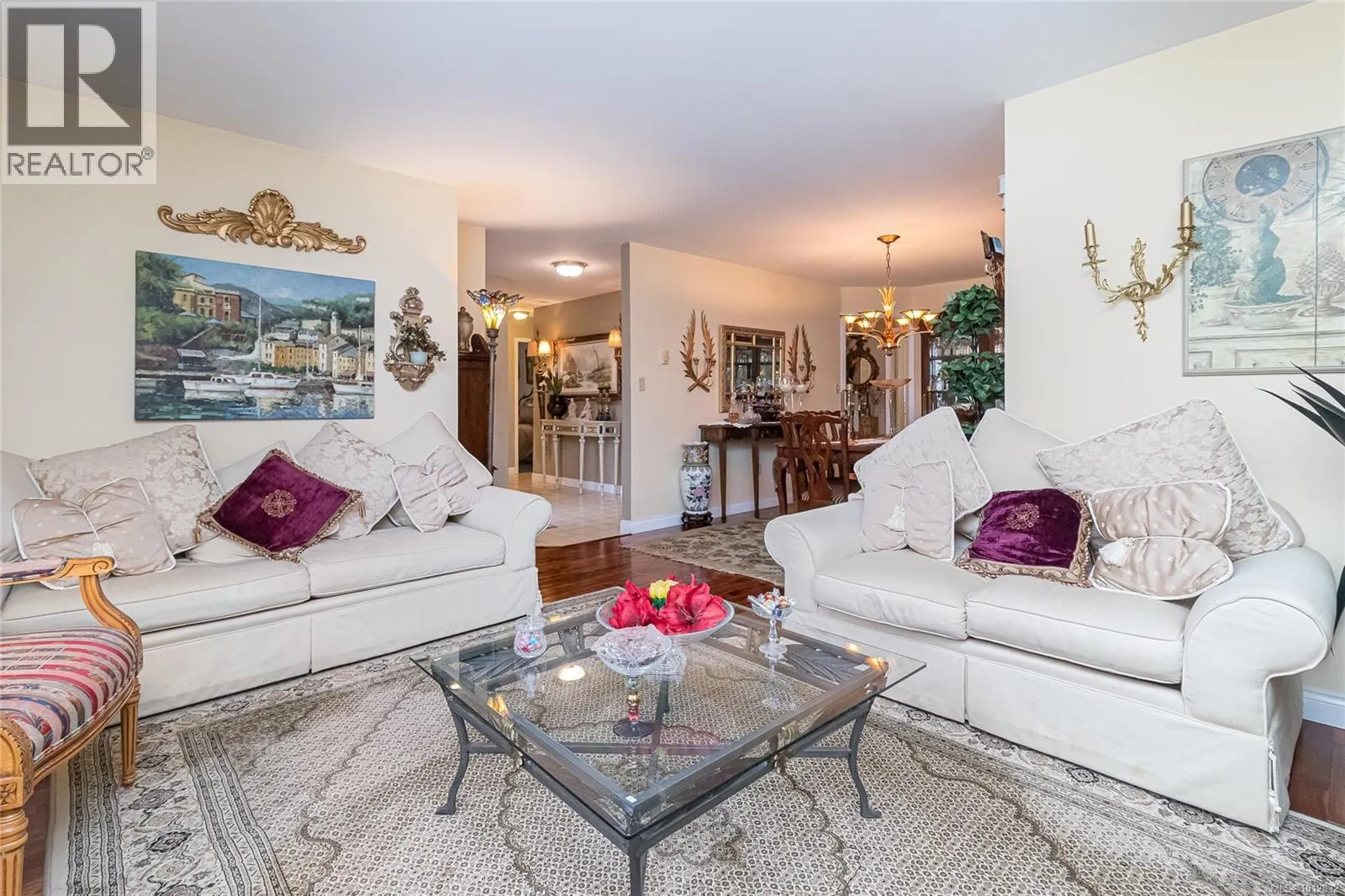 2735 Cadboro Bay Rd