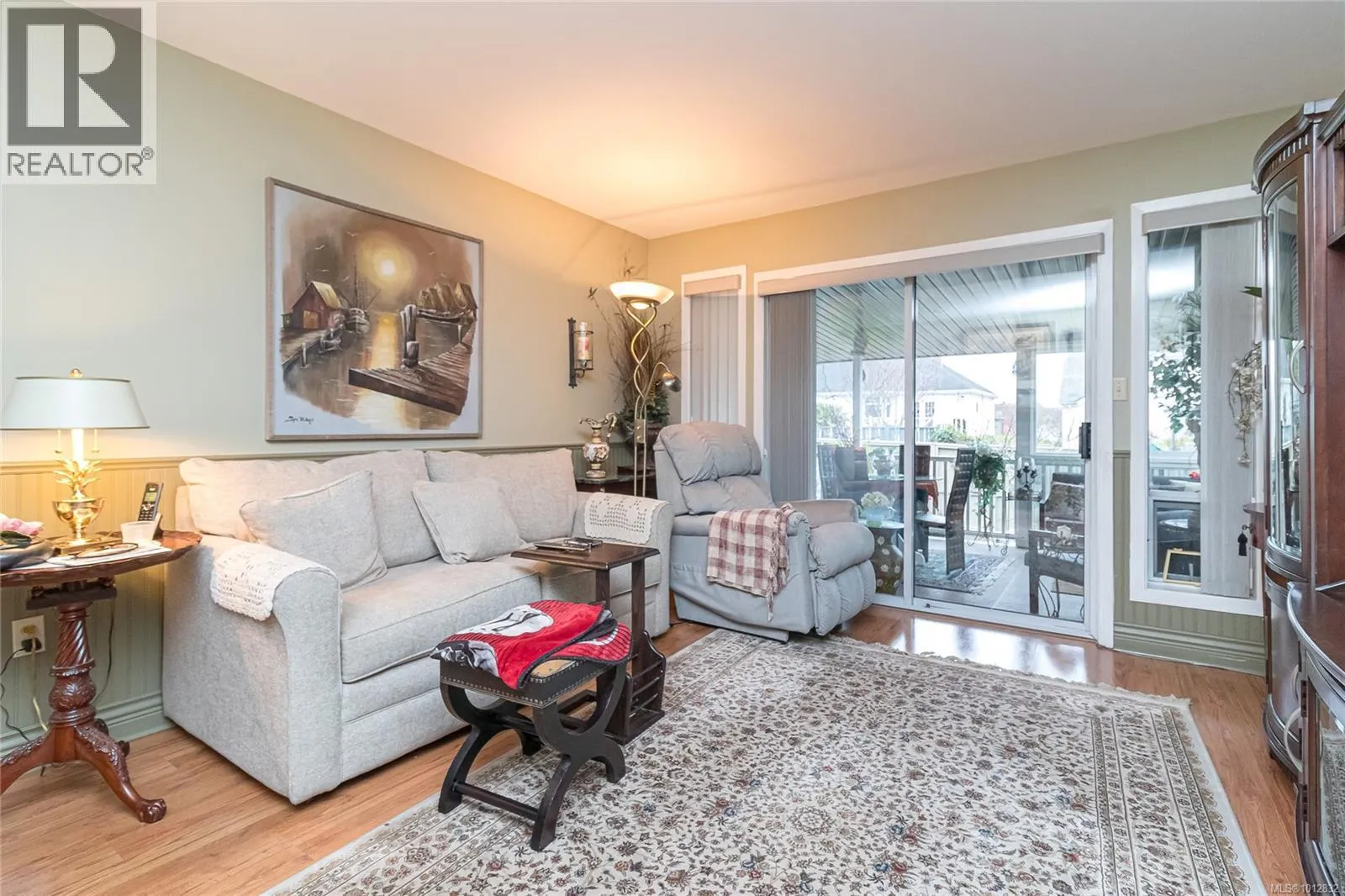 2735 Cadboro Bay Rd