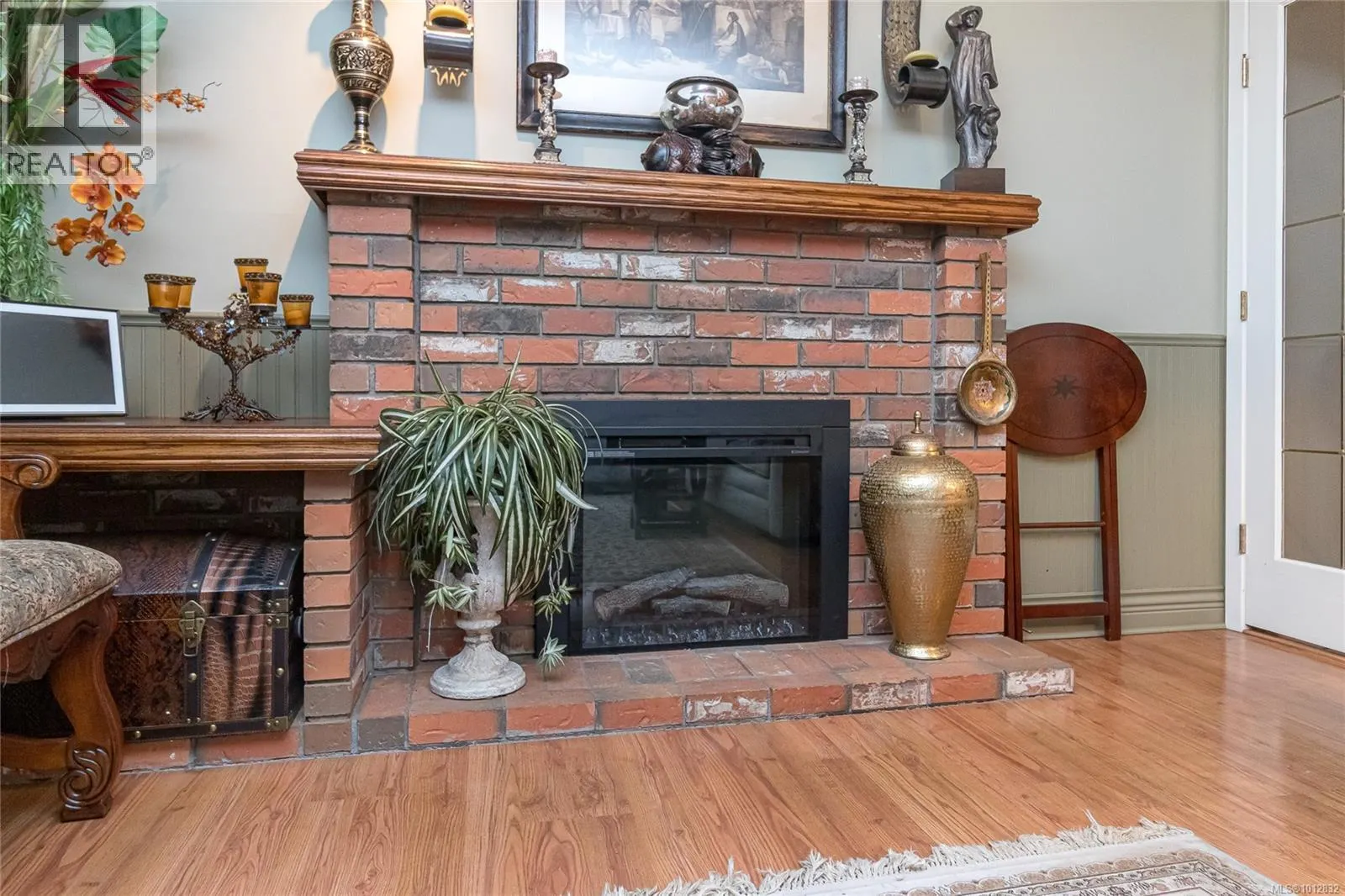 2735 Cadboro Bay Rd