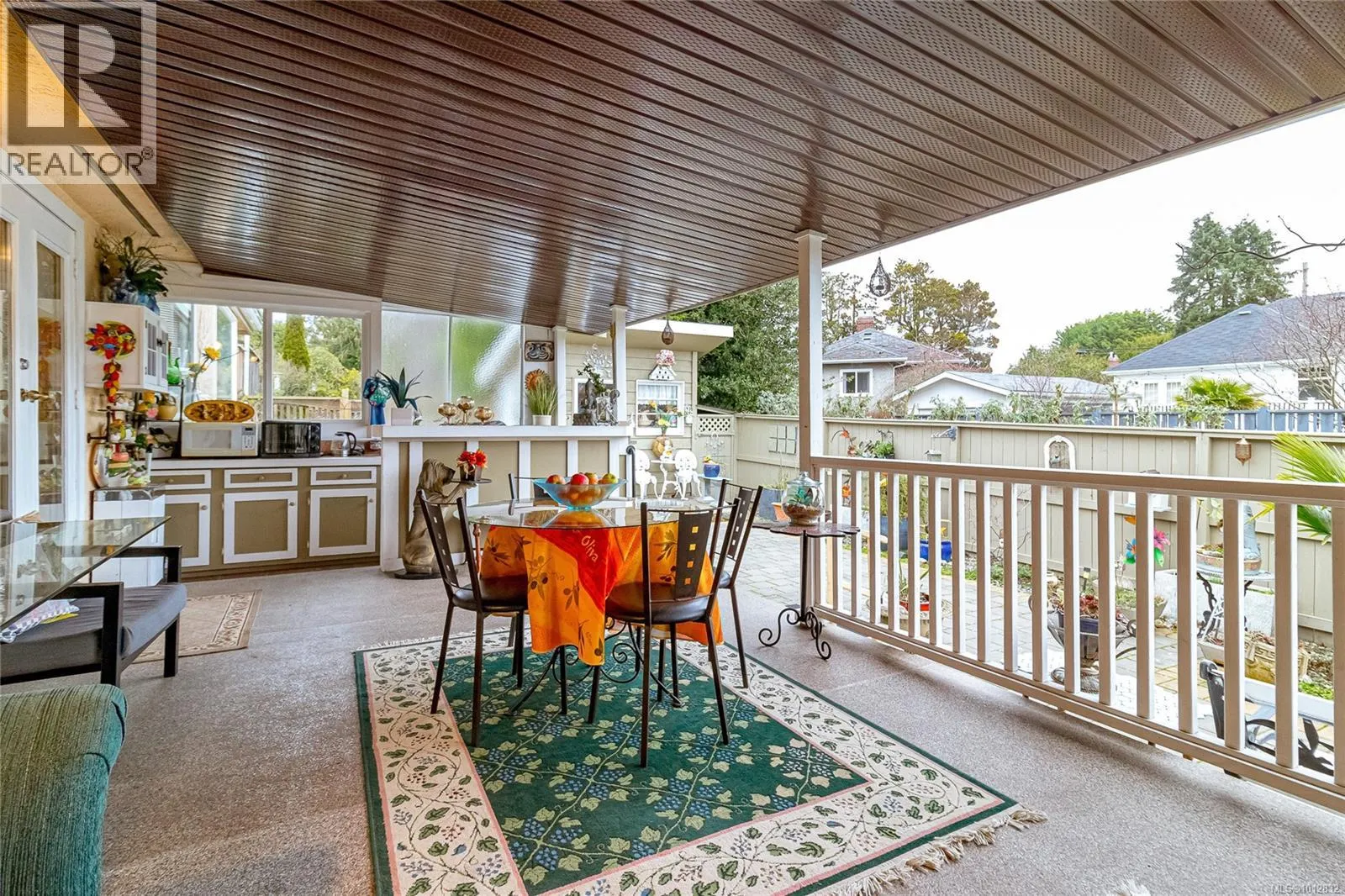 2735 Cadboro Bay Rd