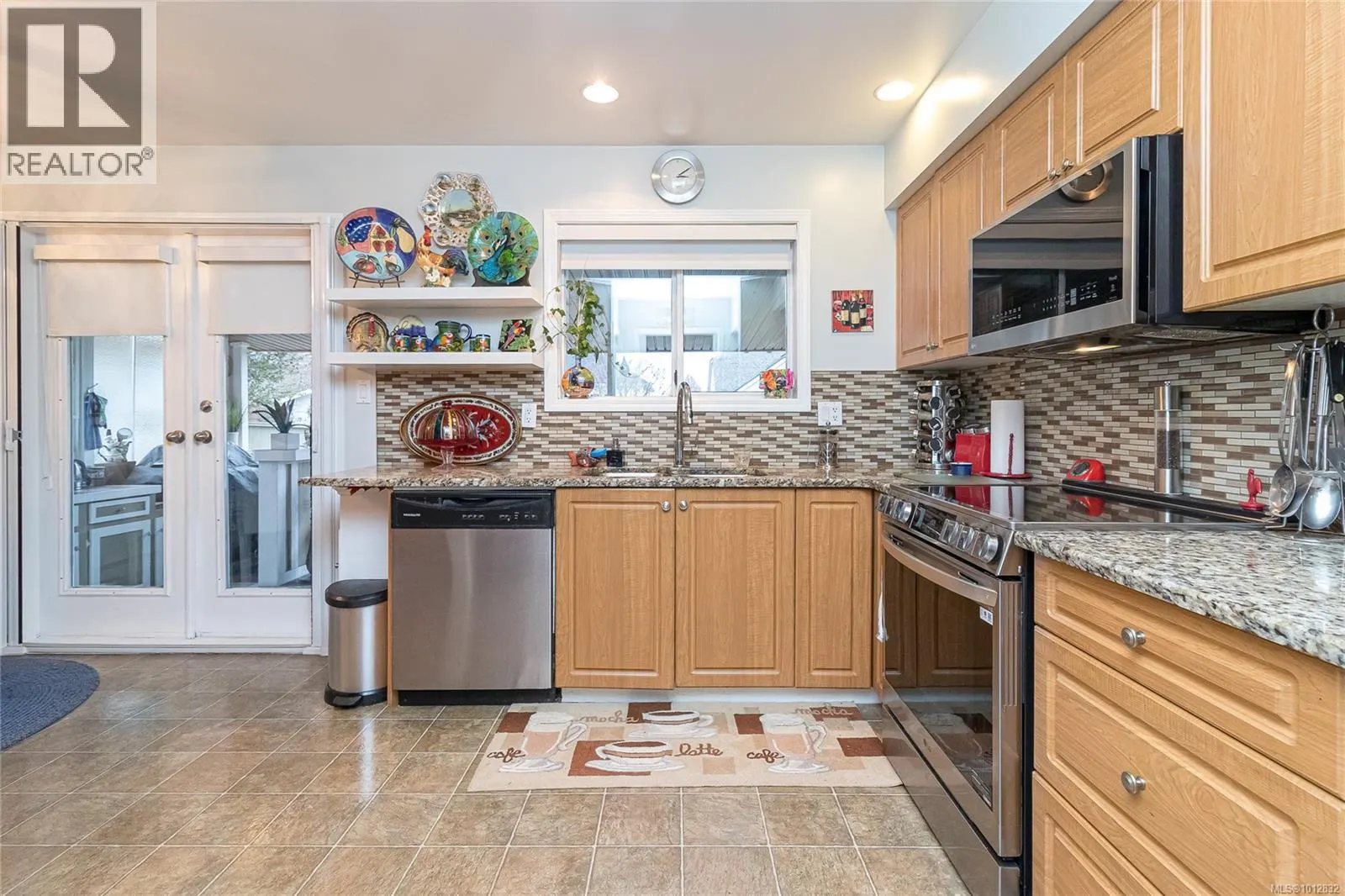 2735 Cadboro Bay Rd