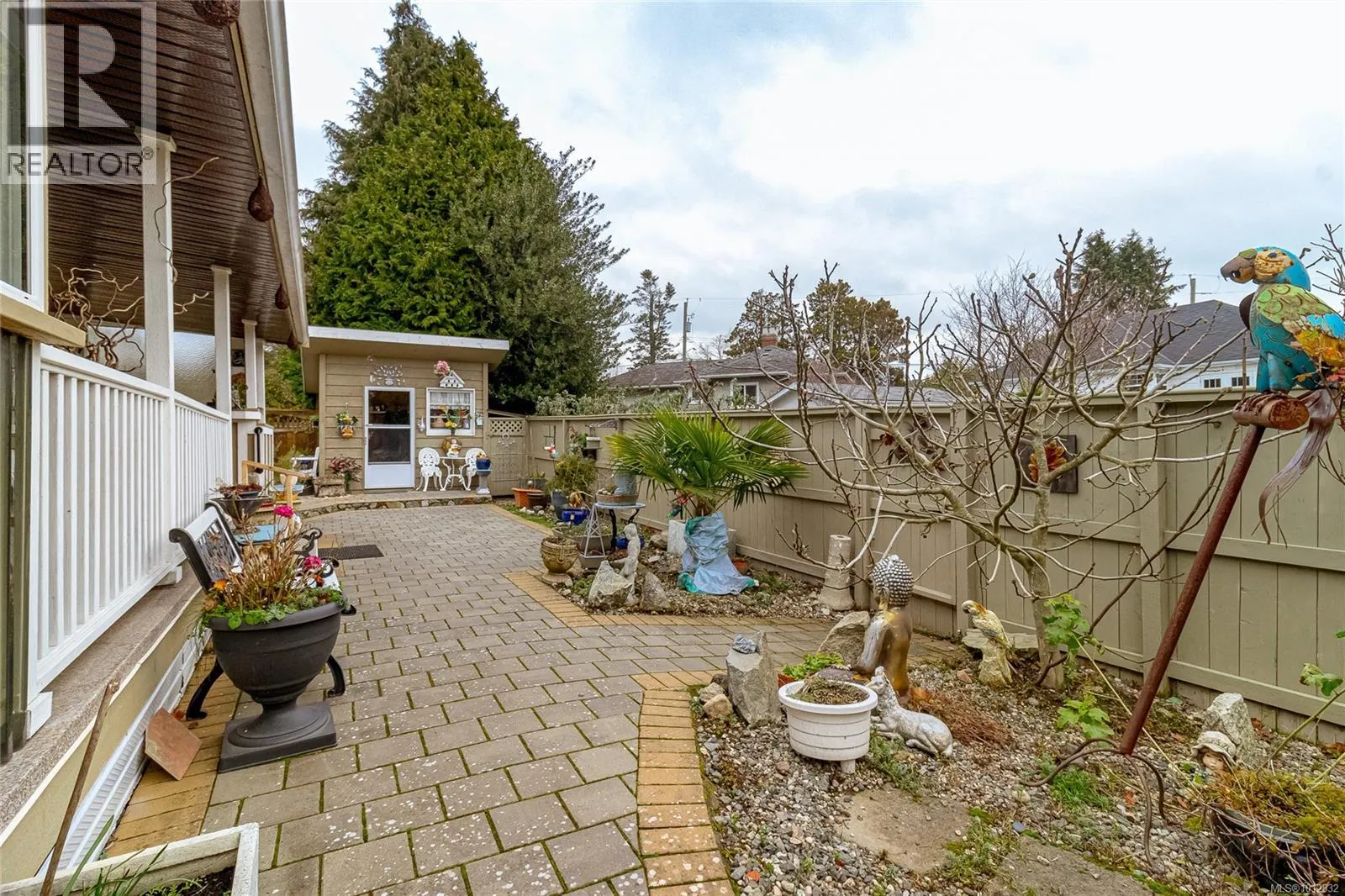 2735 Cadboro Bay Rd