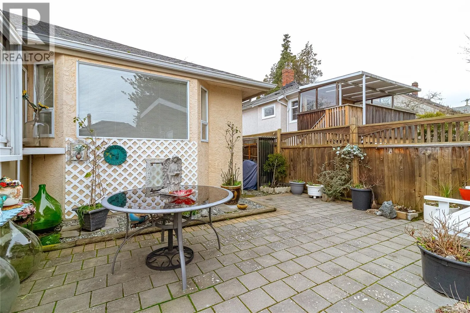 2735 Cadboro Bay Rd