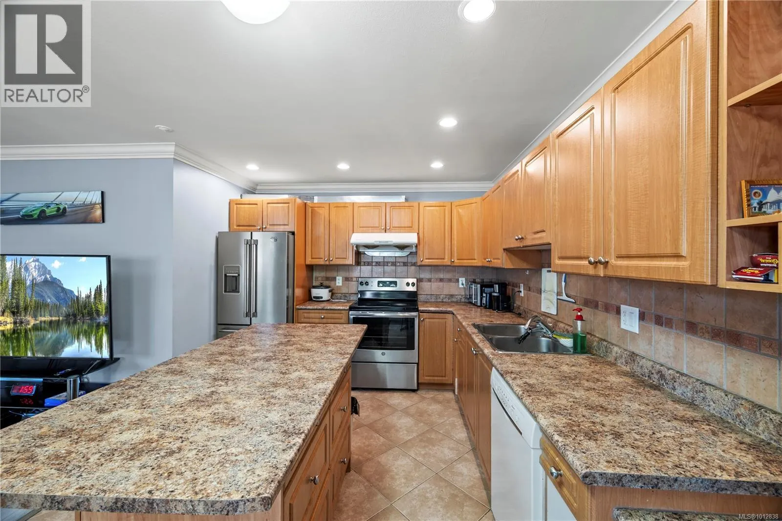 3708 Tillicum Rd