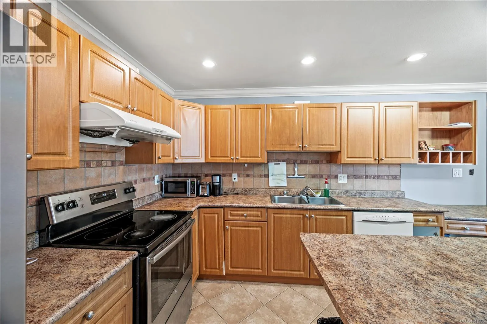 3708 Tillicum Rd