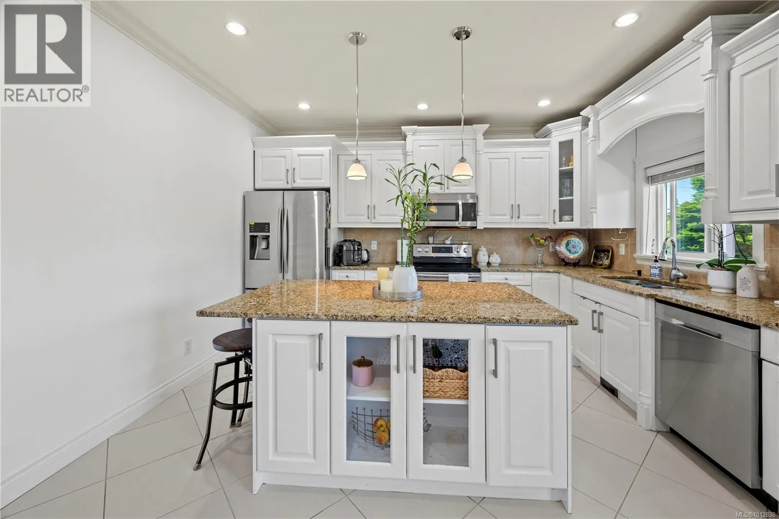 3708 Tillicum Rd