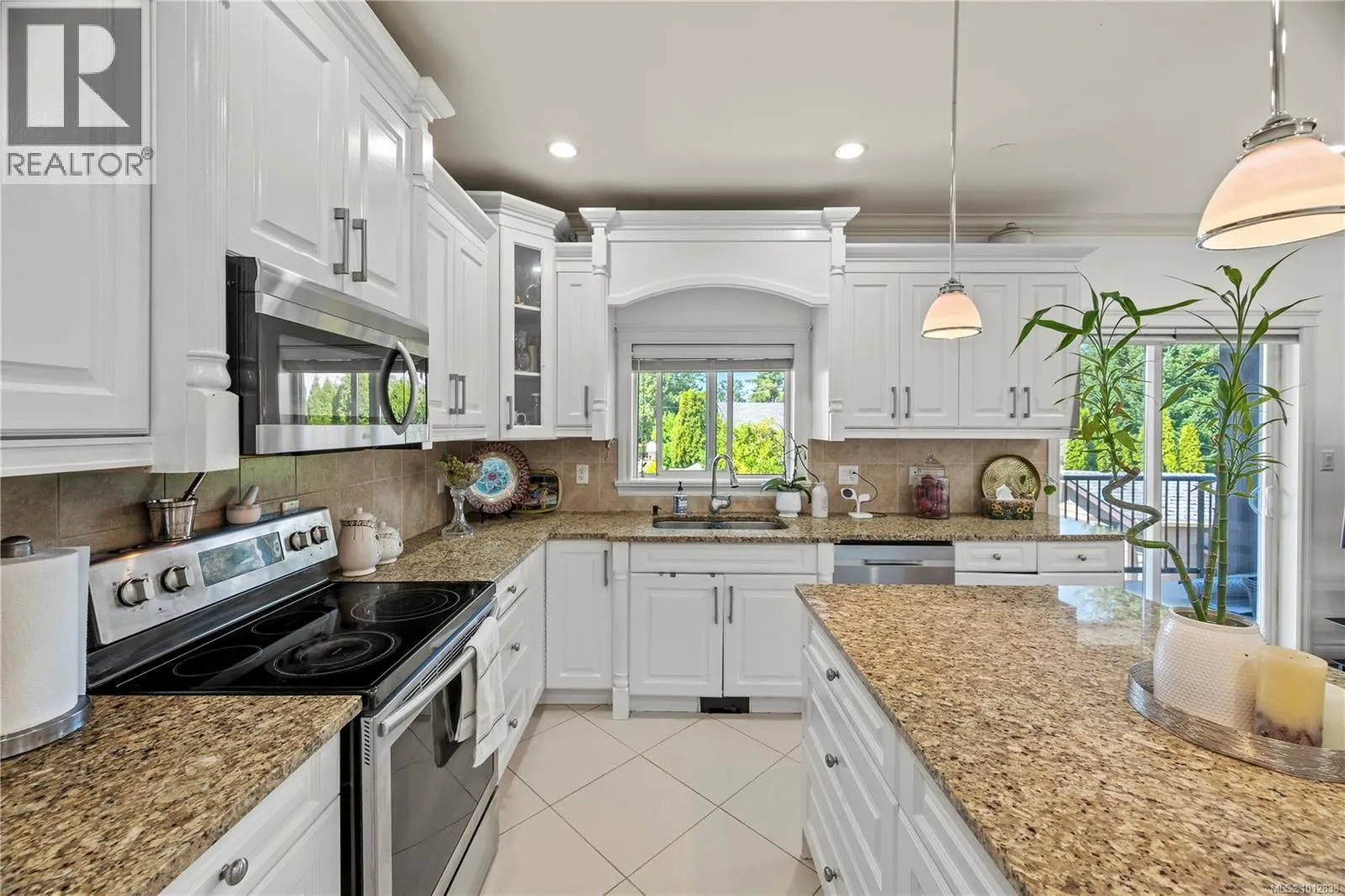 3708 Tillicum Rd