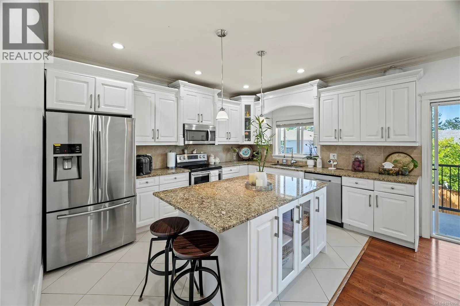 3708 Tillicum Rd
