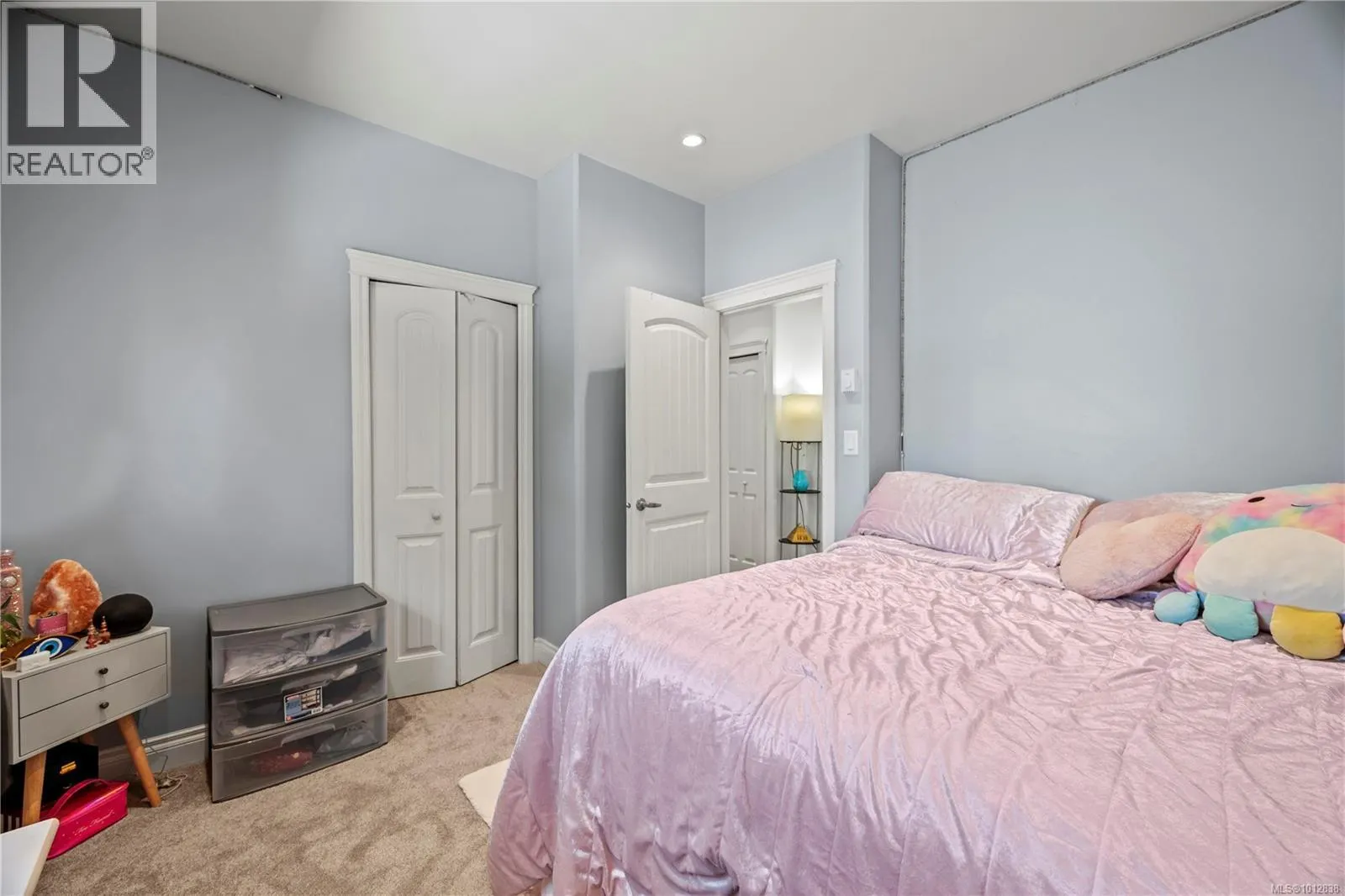 3708 Tillicum Rd
