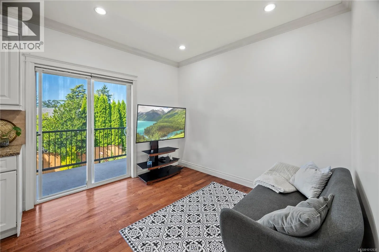 3708 Tillicum Rd