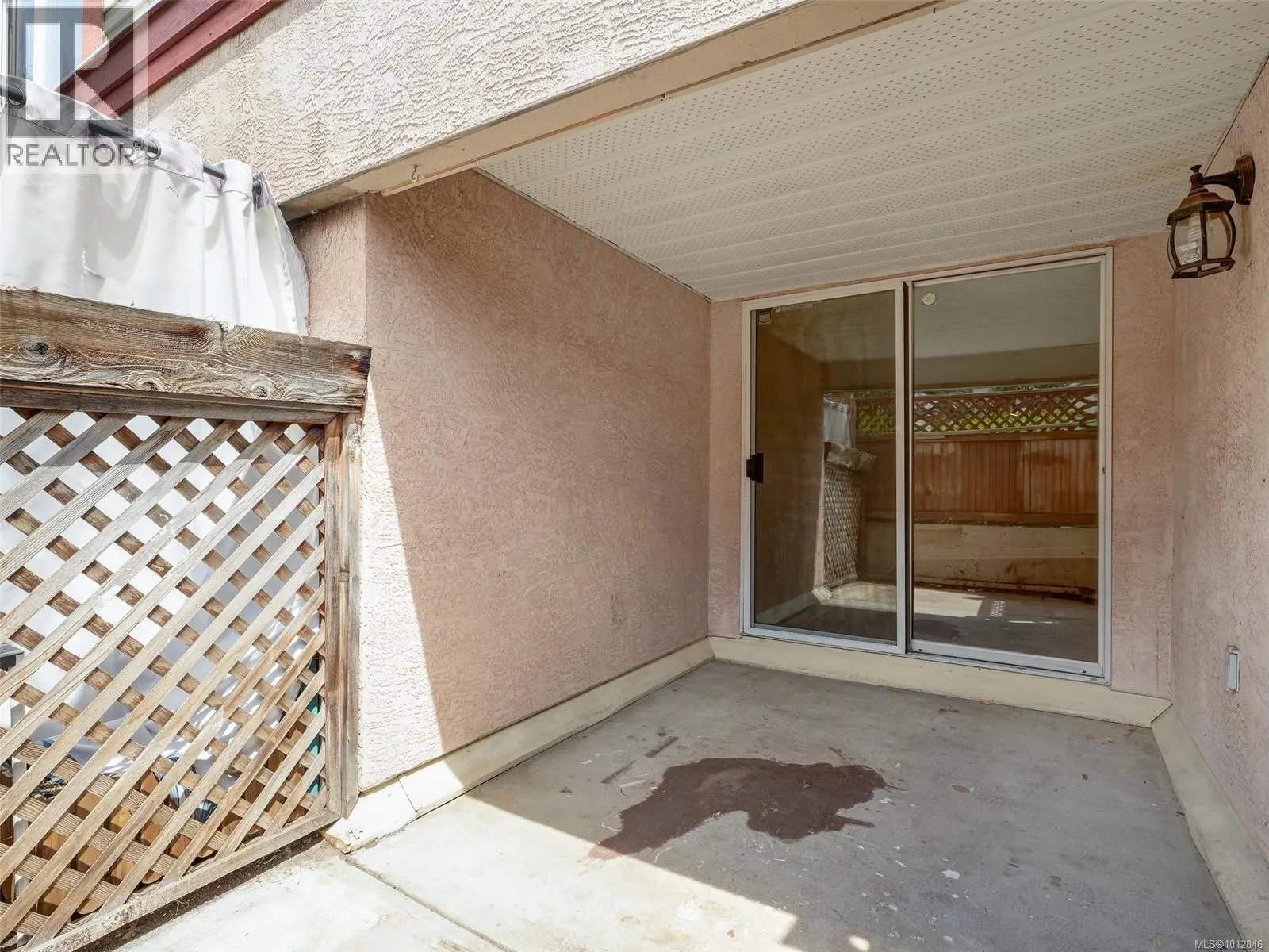 102 2511 Quadra St