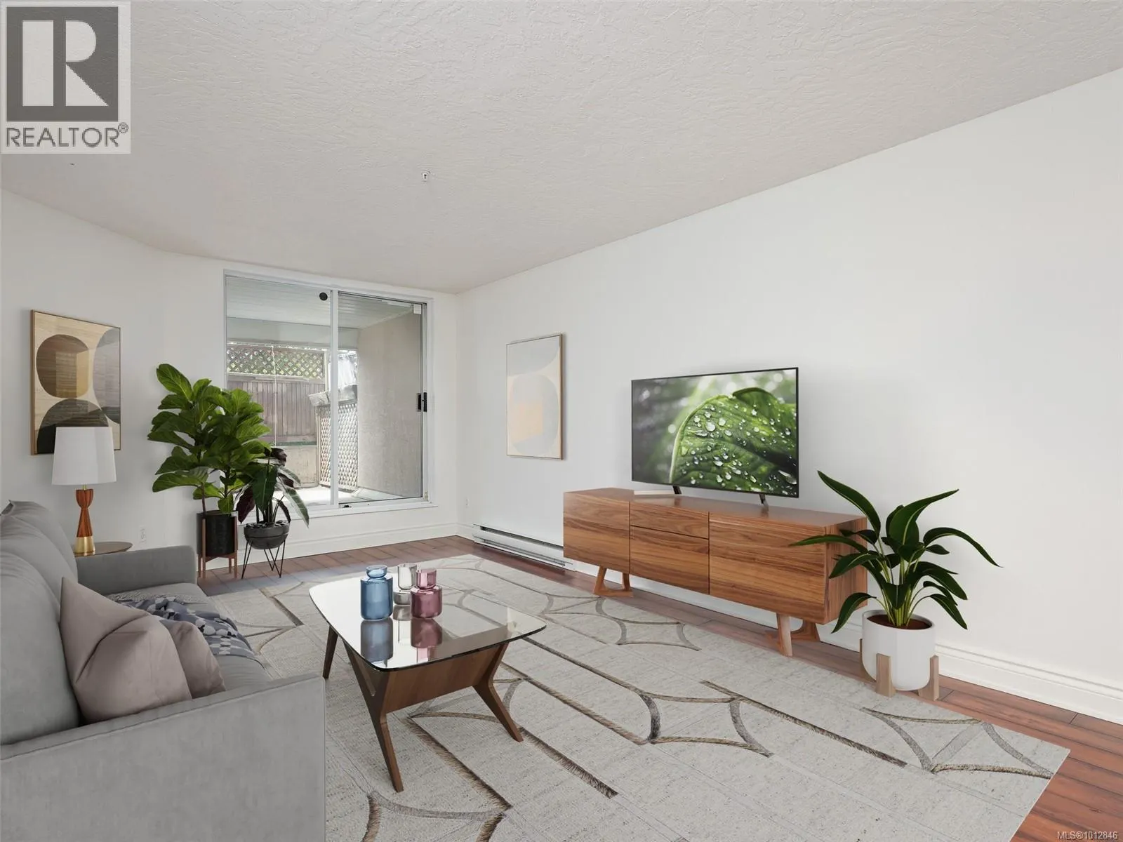 102 2511 Quadra St