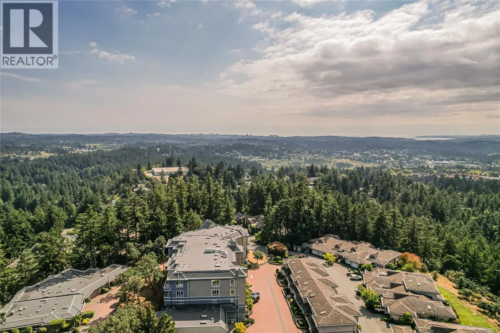 201 940 Boulderwood Rise