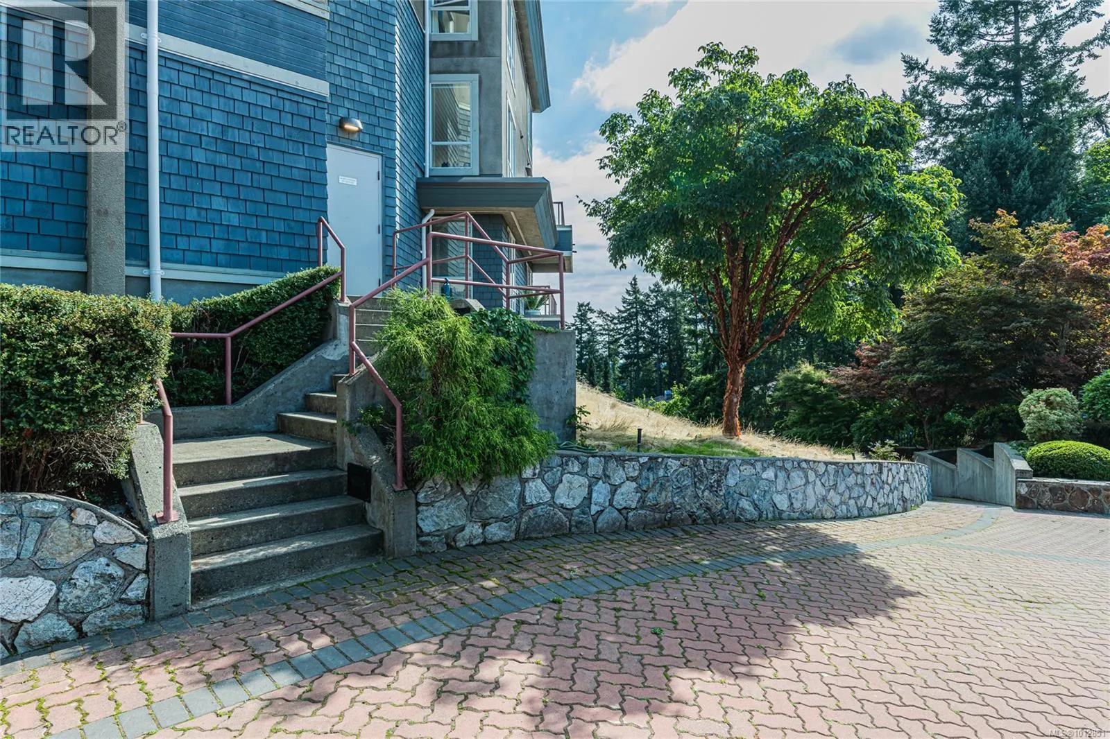 201 940 Boulderwood Rise
