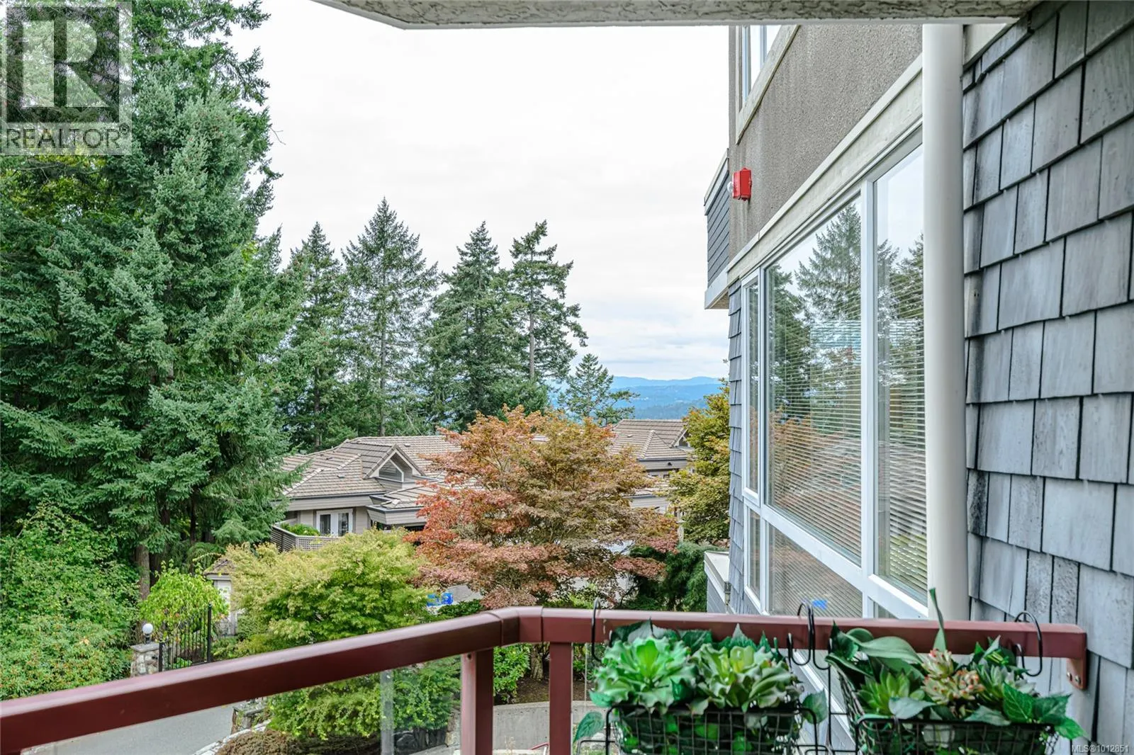 201 940 Boulderwood Rise