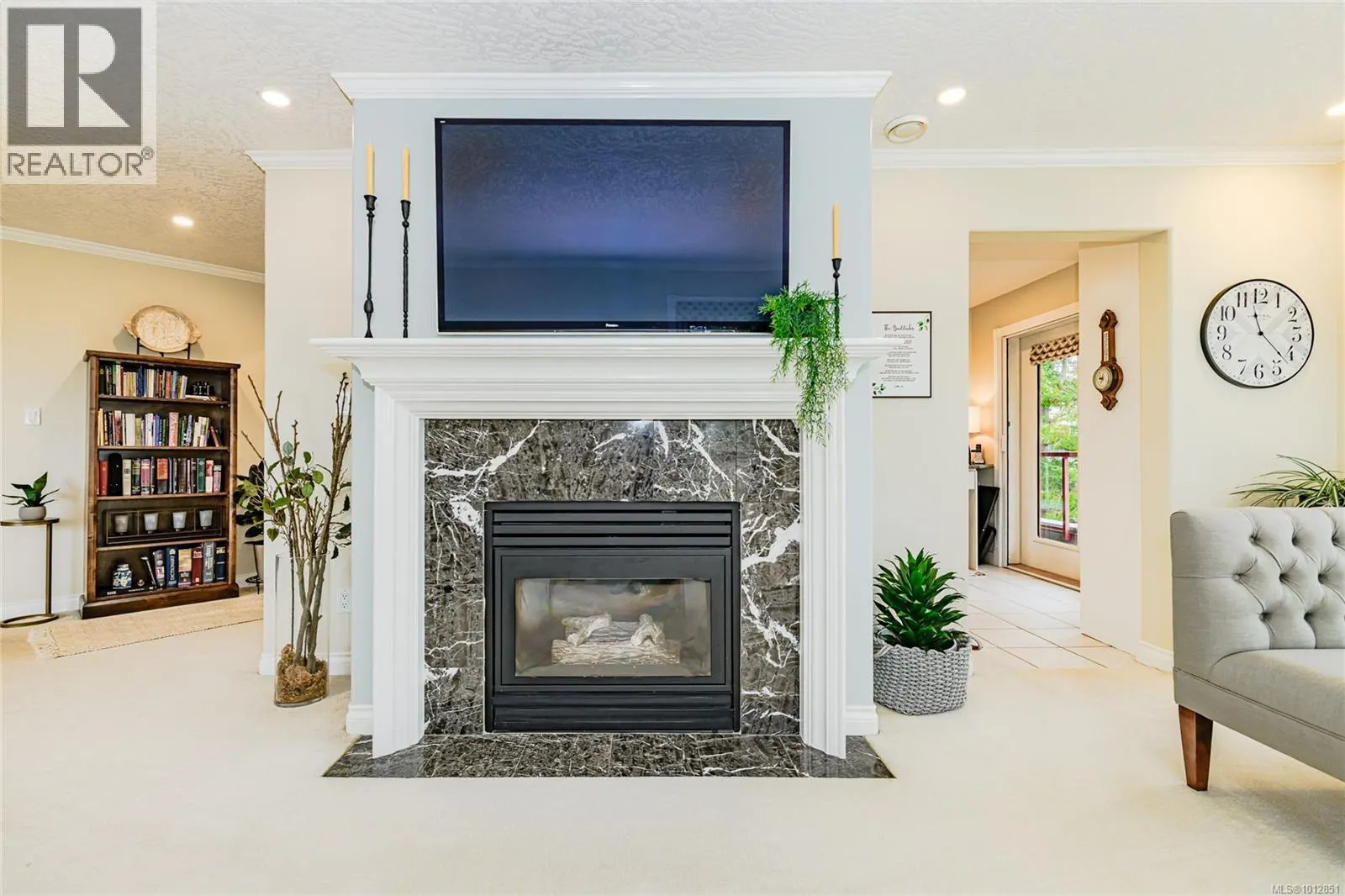 201 940 Boulderwood Rise