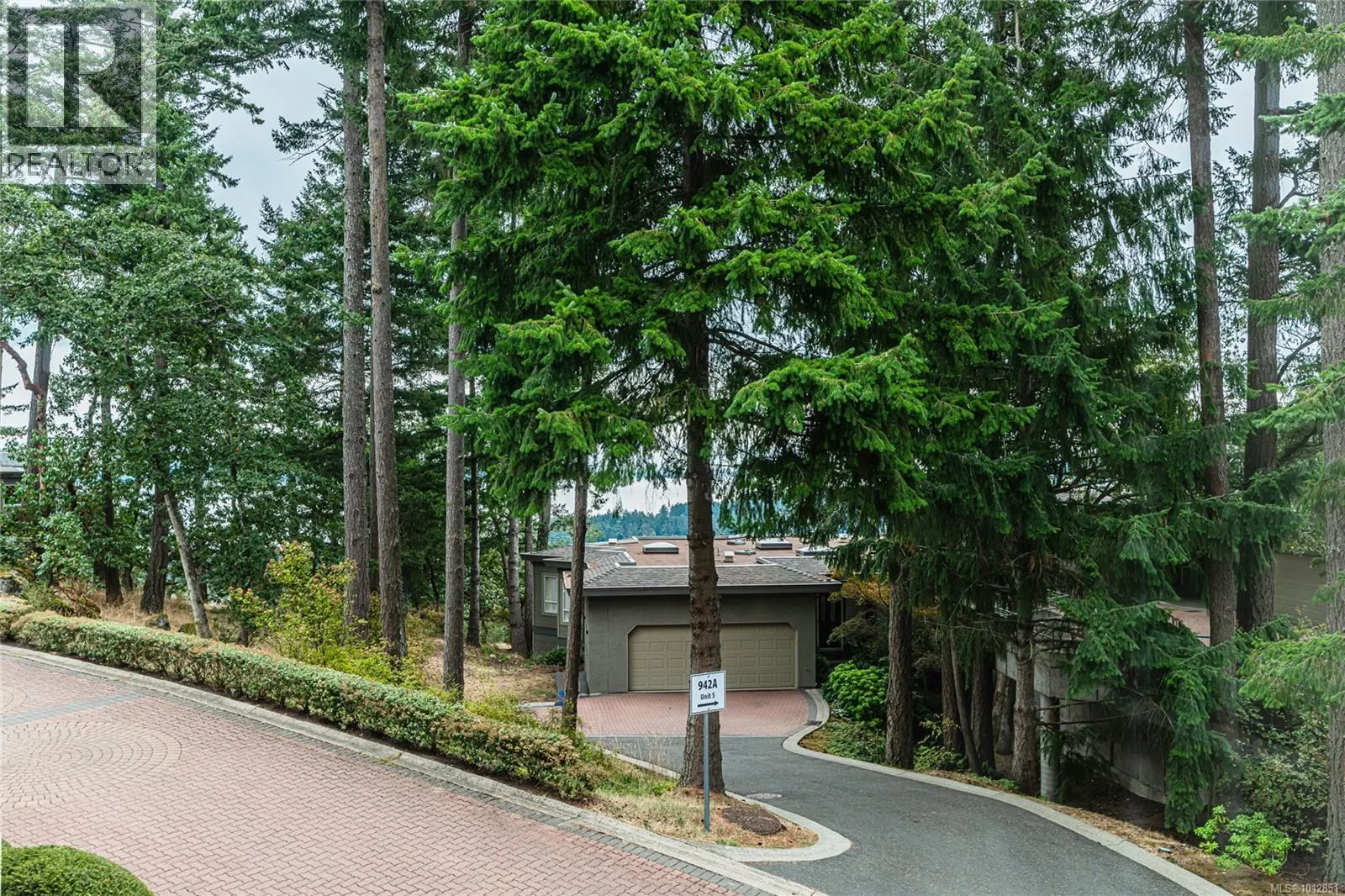 201 940 Boulderwood Rise