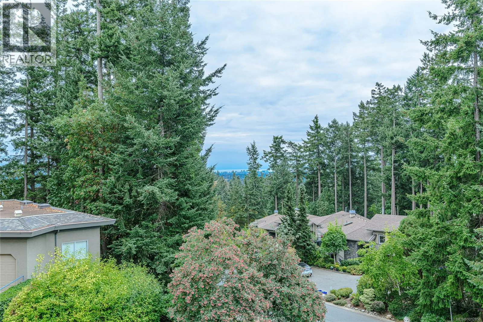 201 940 Boulderwood Rise